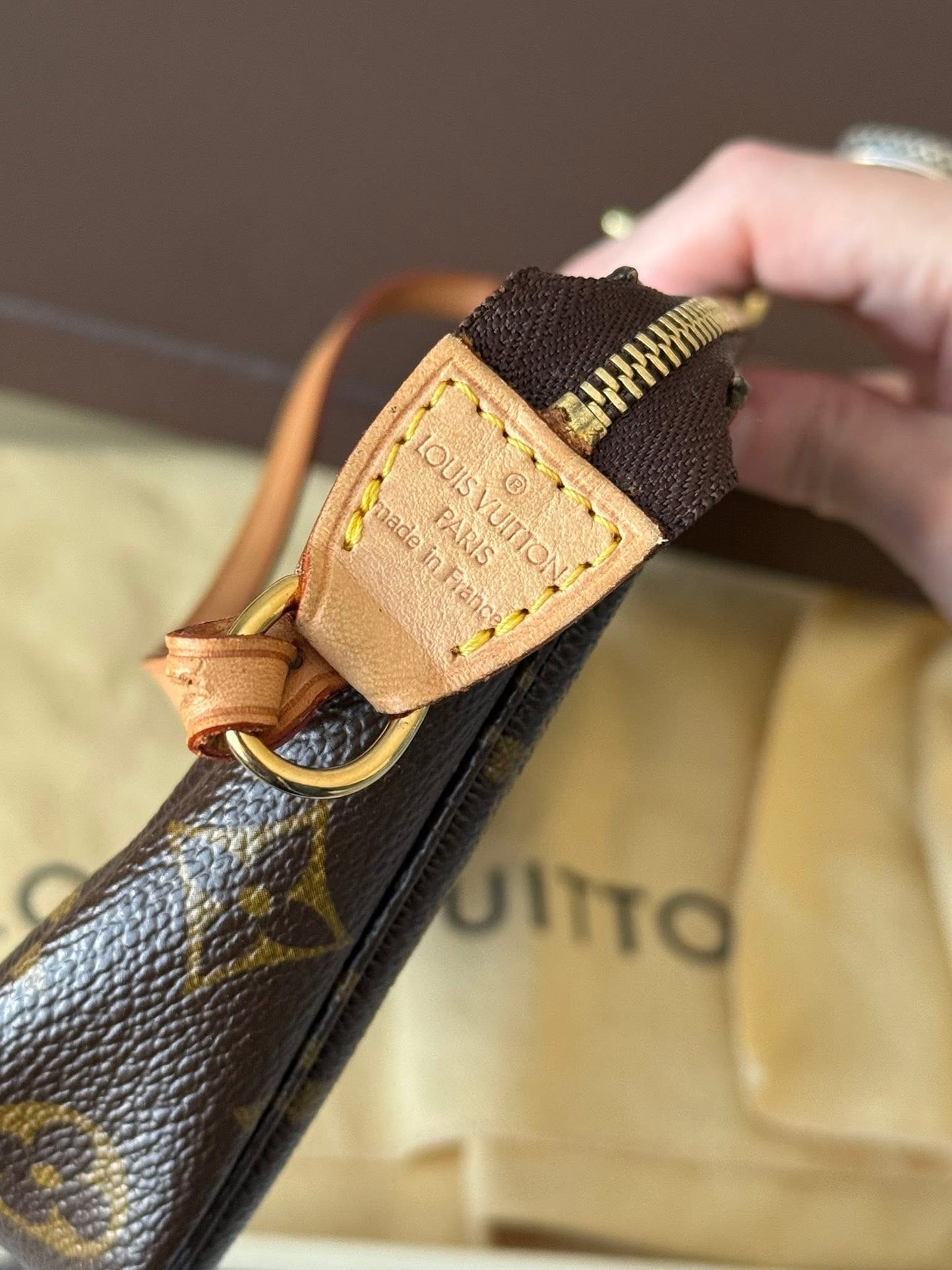 LV Pochette Accesoires Cerise