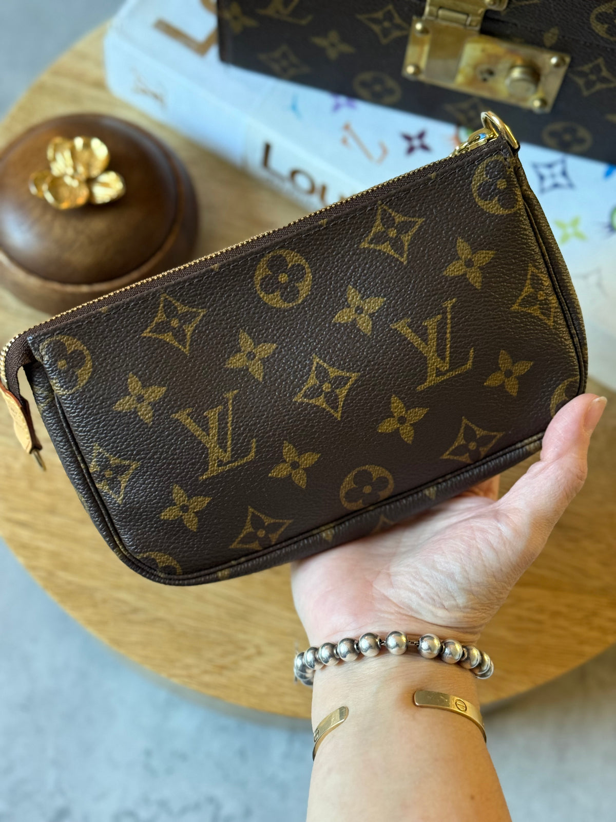 LV Bucket Pochette Monogram