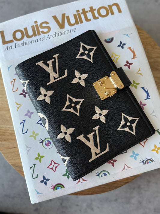 LV Giant Bicolor Cover