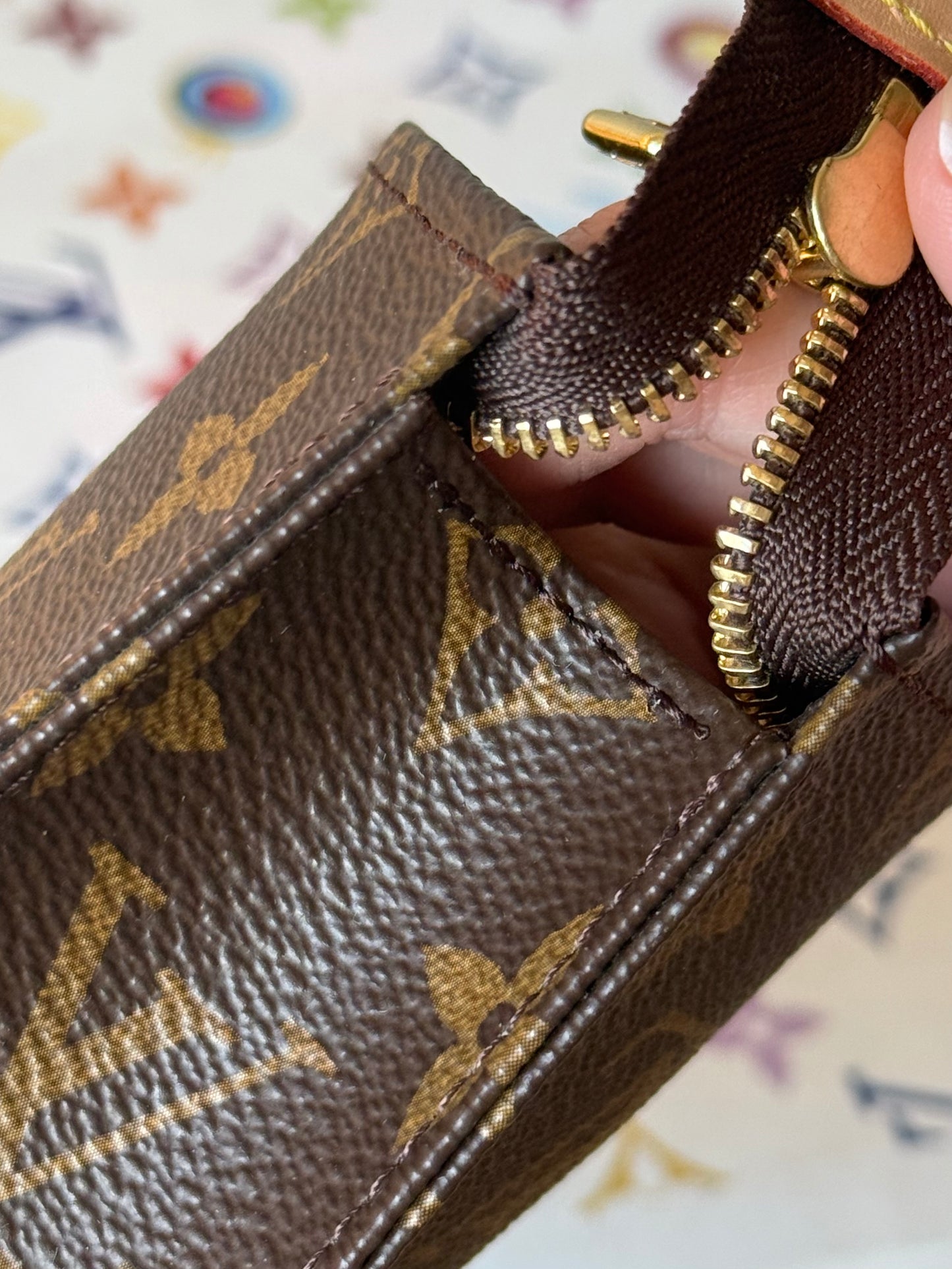 LV Toiletry 15