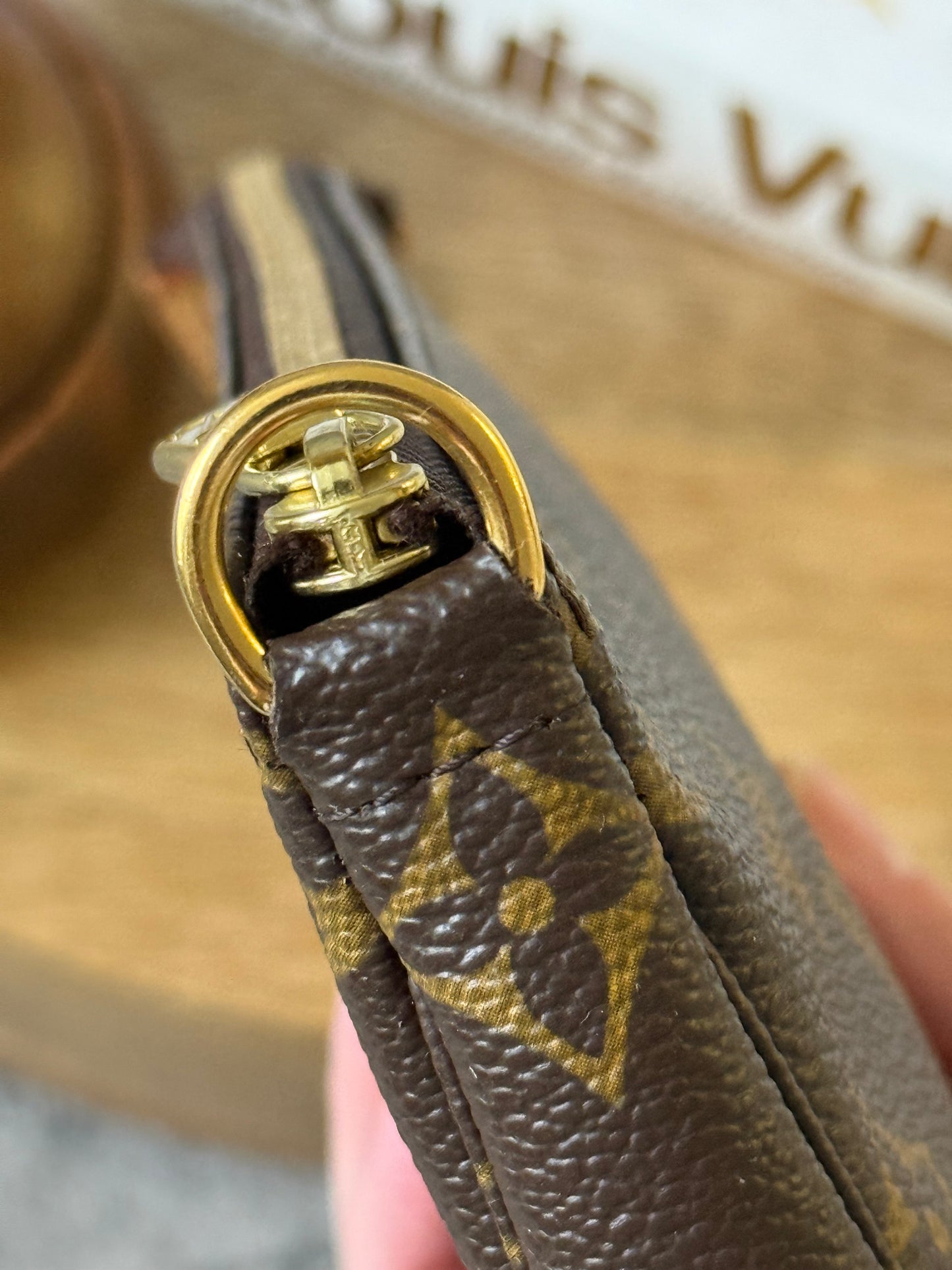 LV Bucket Pochette