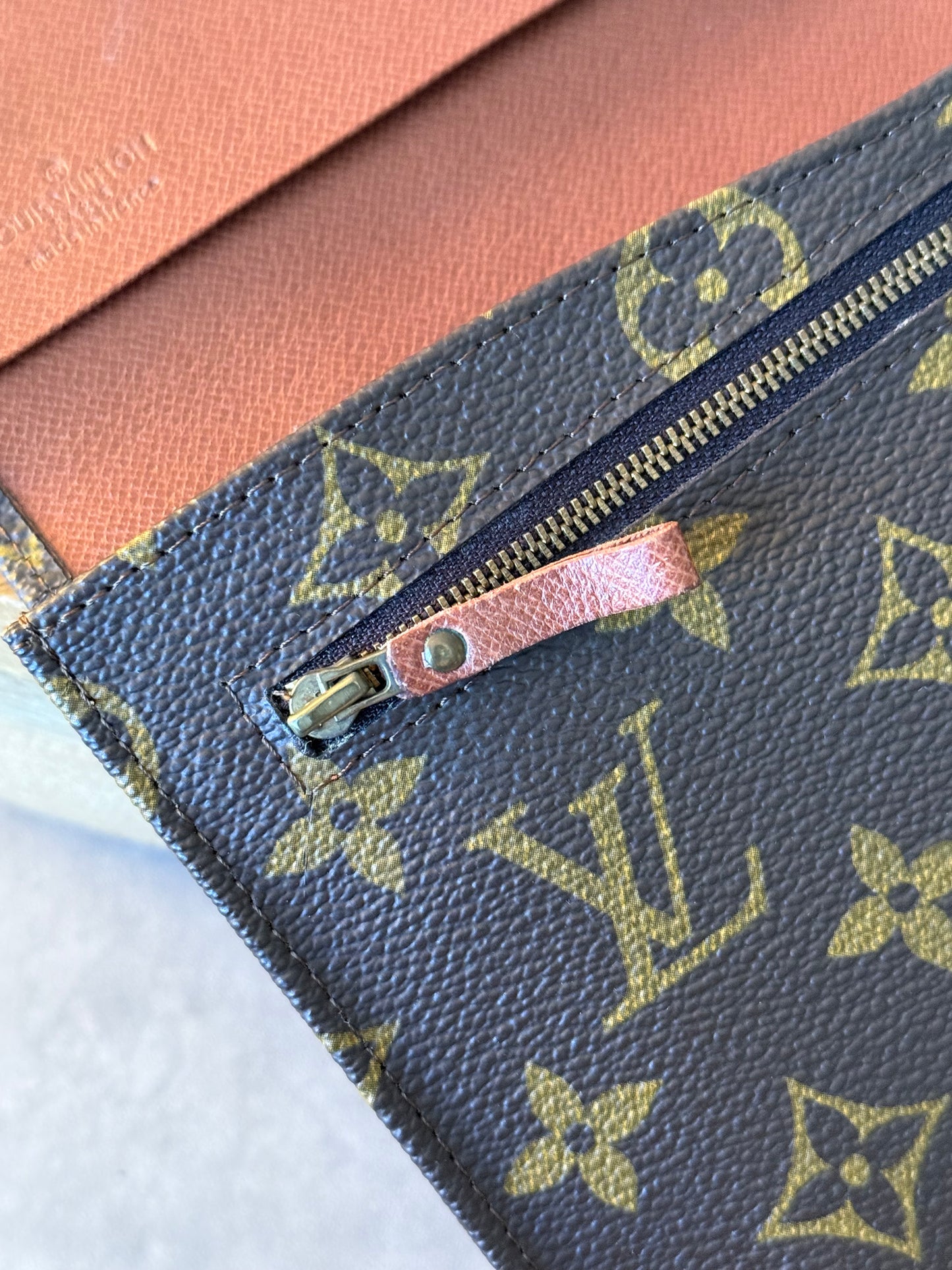 LV Rabat 23 Clutch