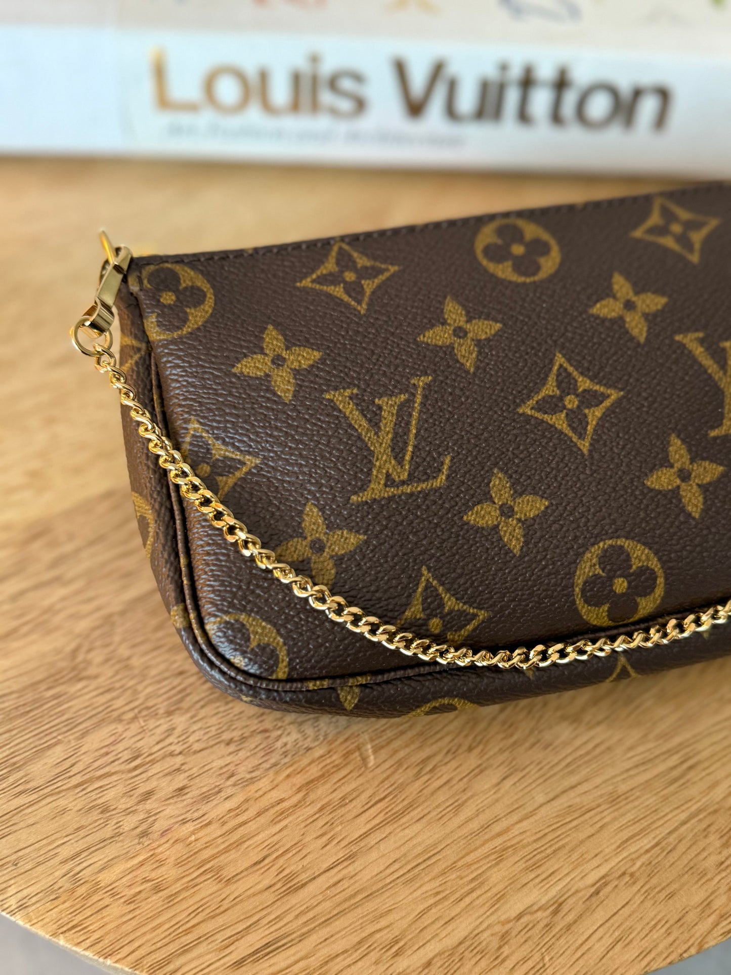 LV Bucket Pochette