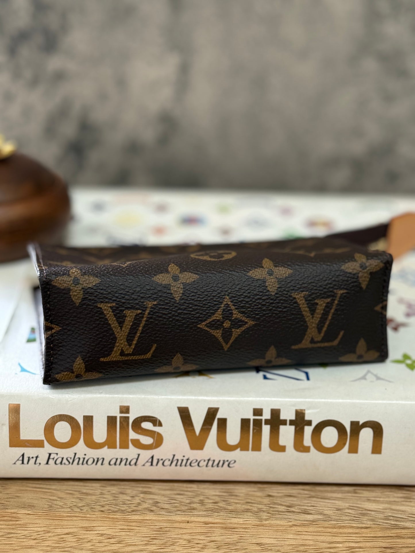 LV Toiletry 15