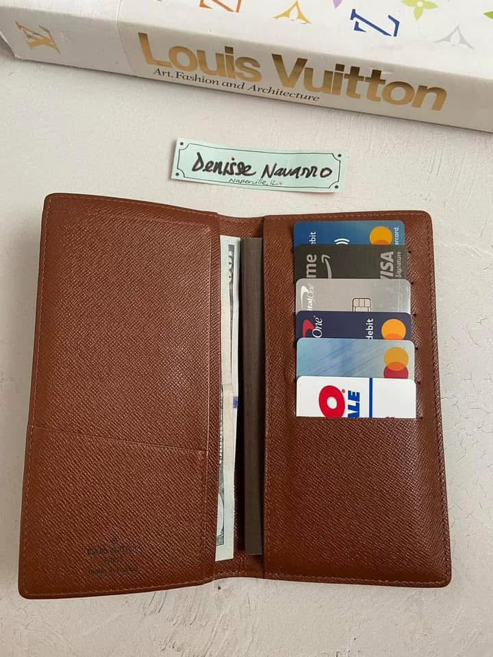 LV CHECKBOOK/WALLET