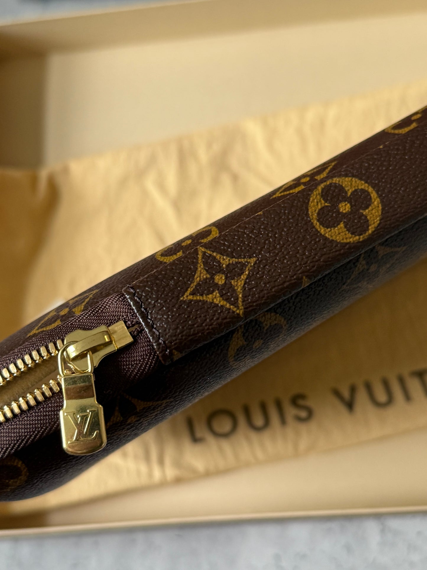 LV Laptop sleeve monogram
