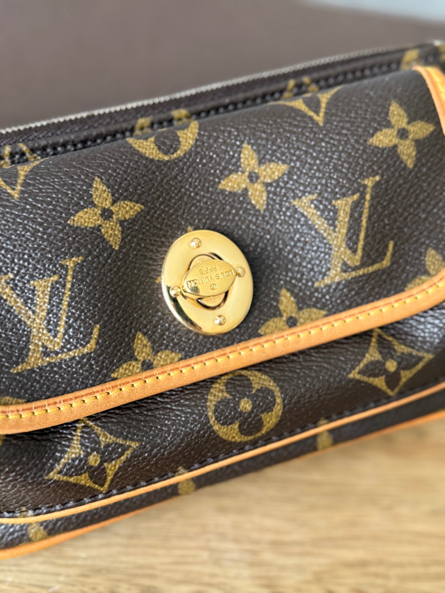 LV Tikal Pochette