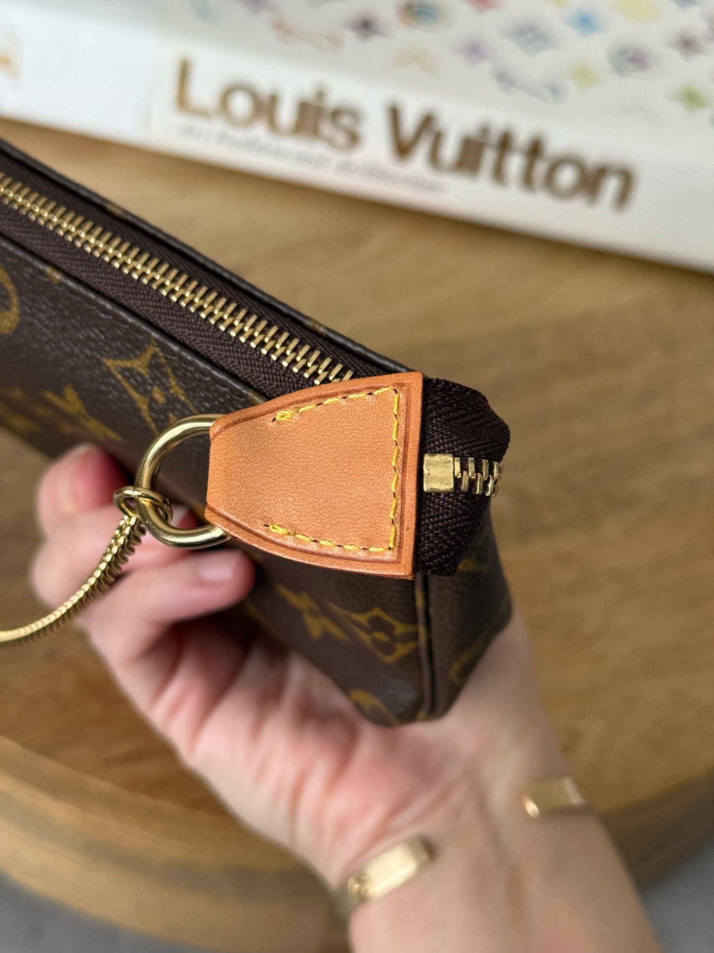 LV Bucket Pochette