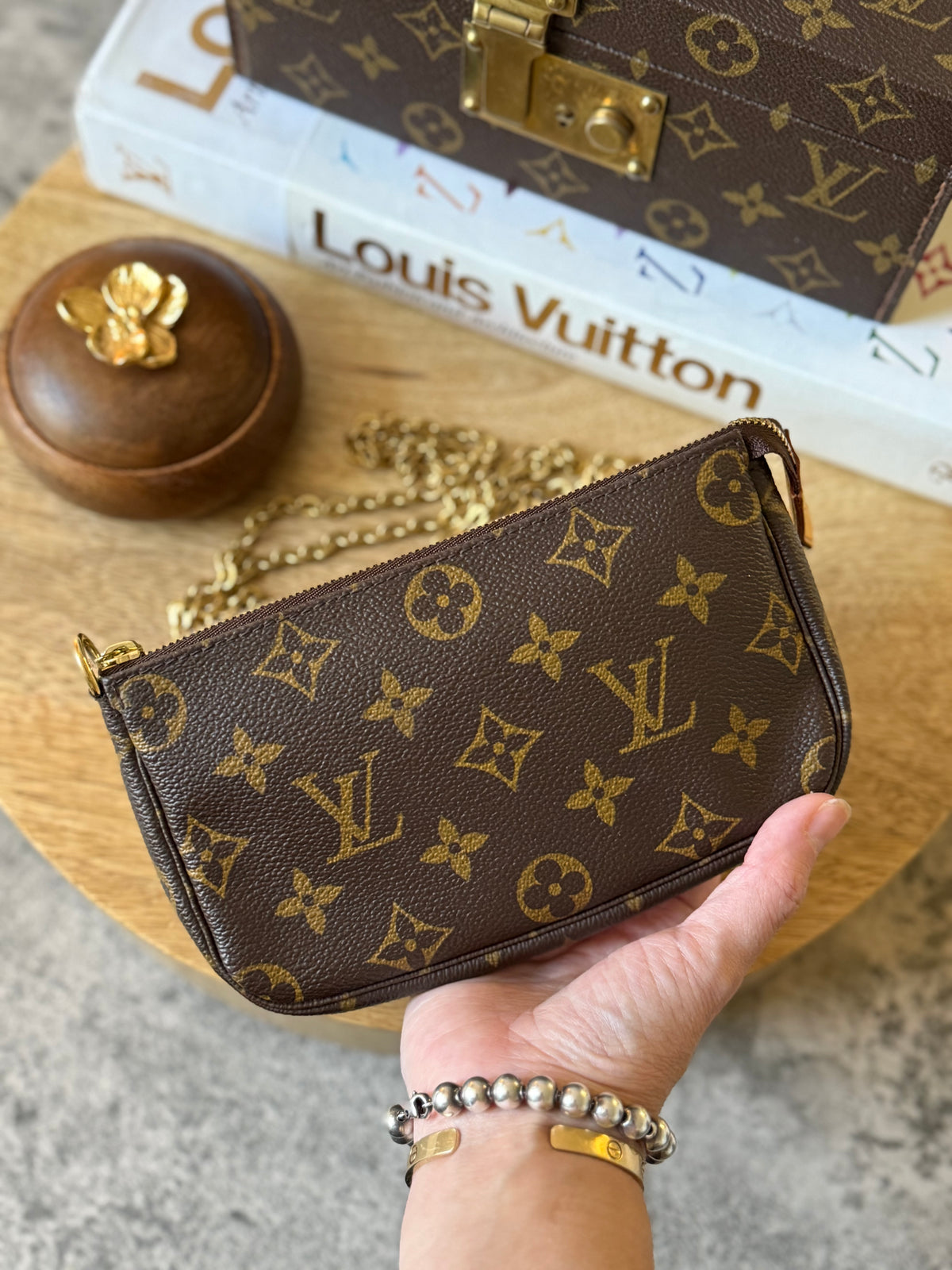 LV Bucket Pochette Monogram
