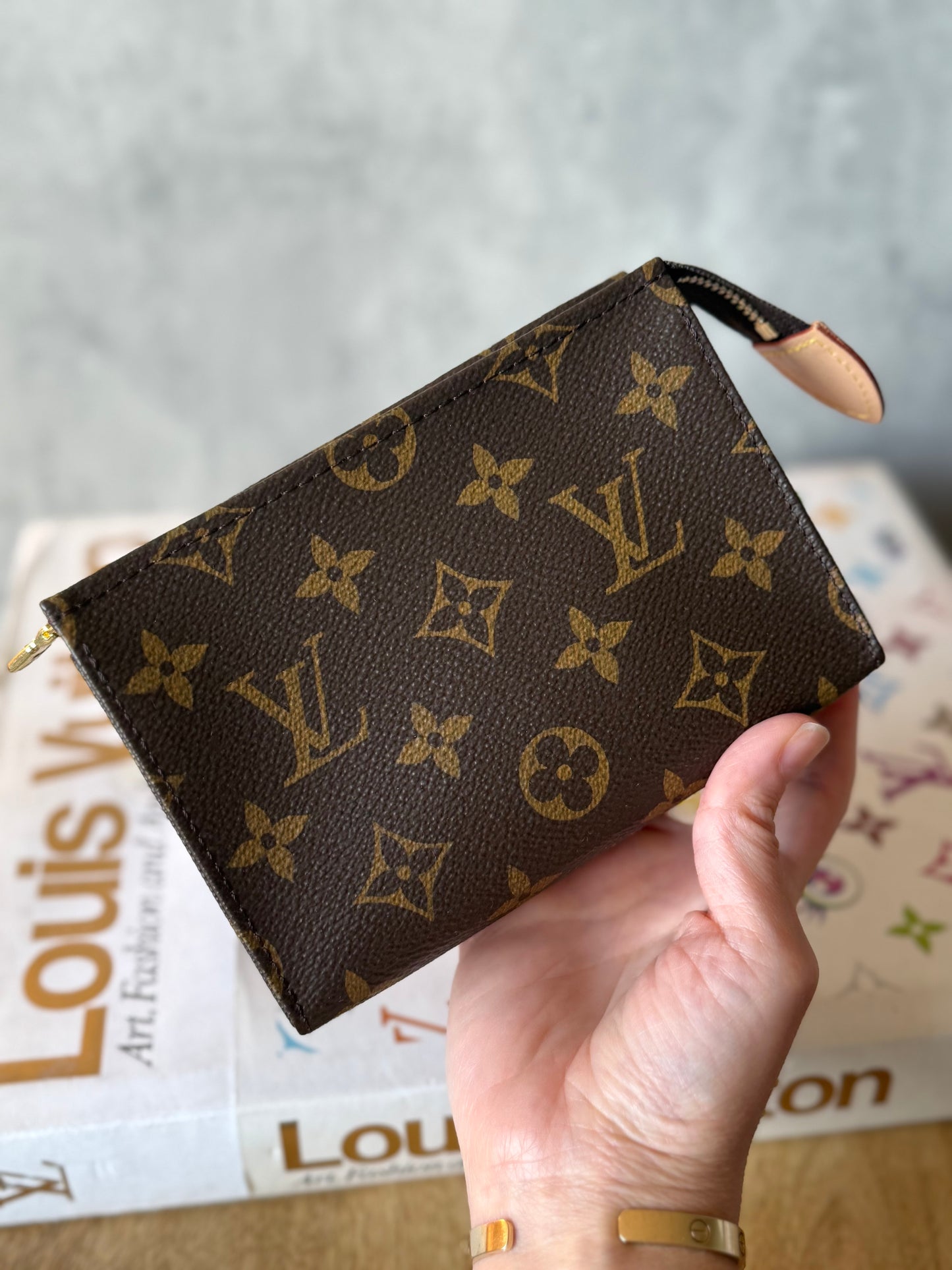 LV Toiletry 15