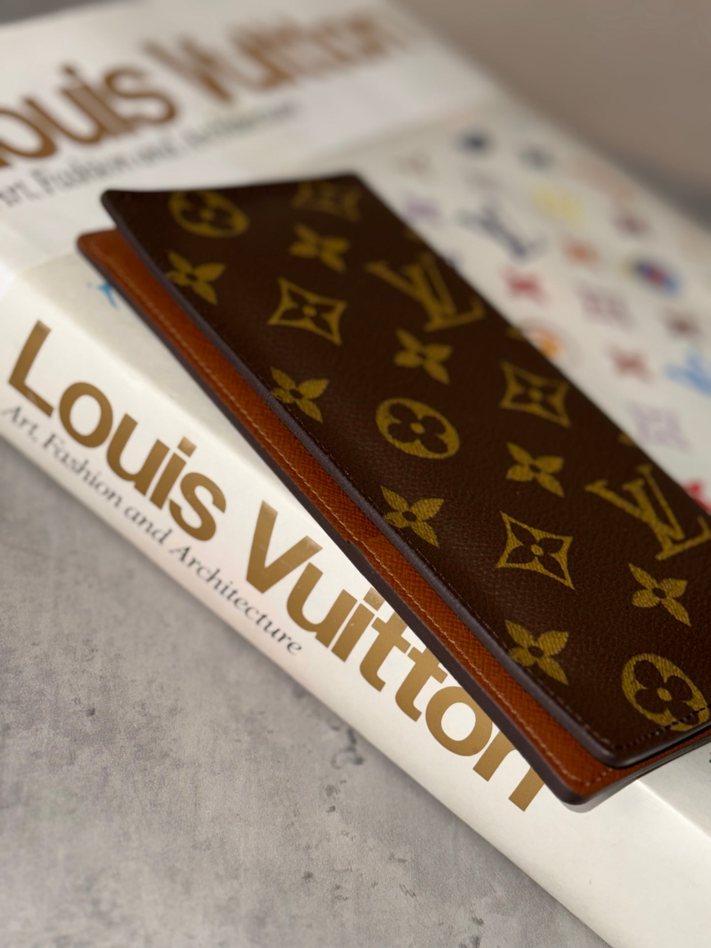 LV CHECKBOOK/WALLET