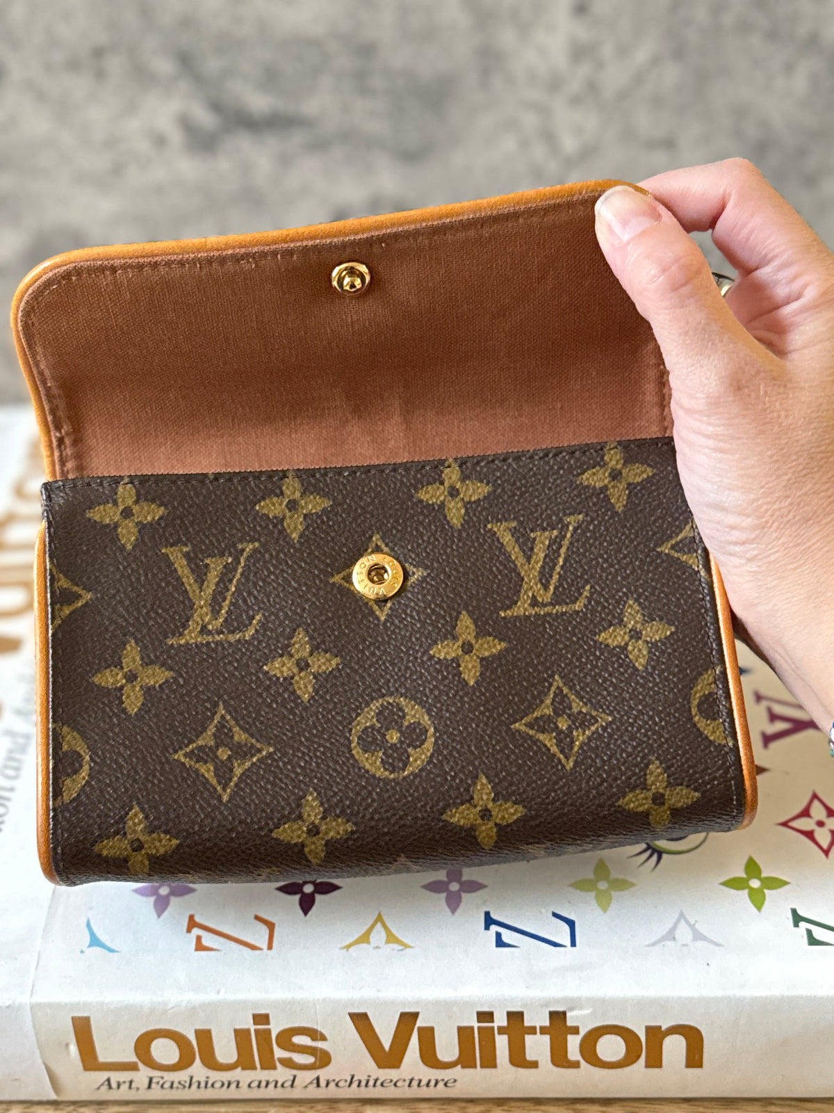 LV Pochette Florentine