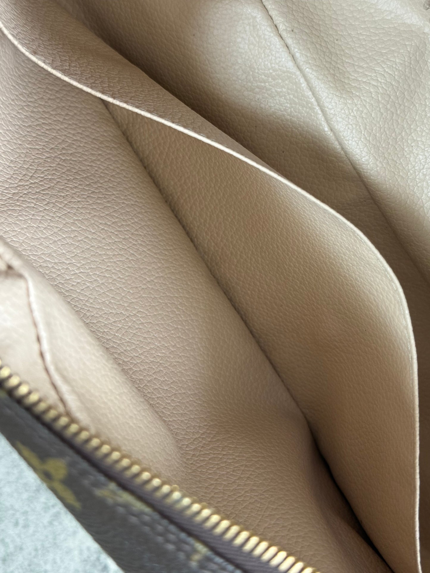 LV Trousse 28