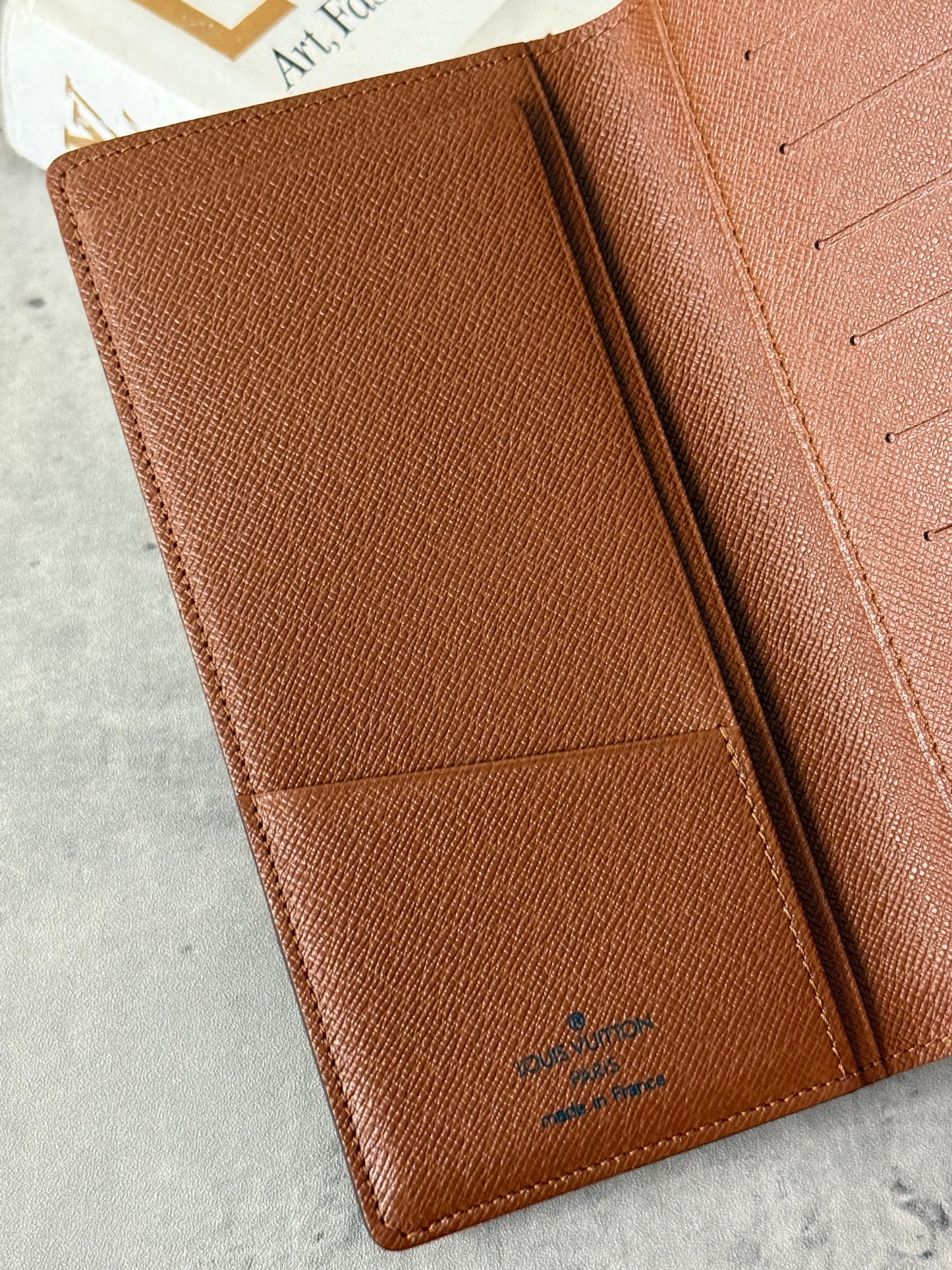 LV CHECKBOOK/WALLET