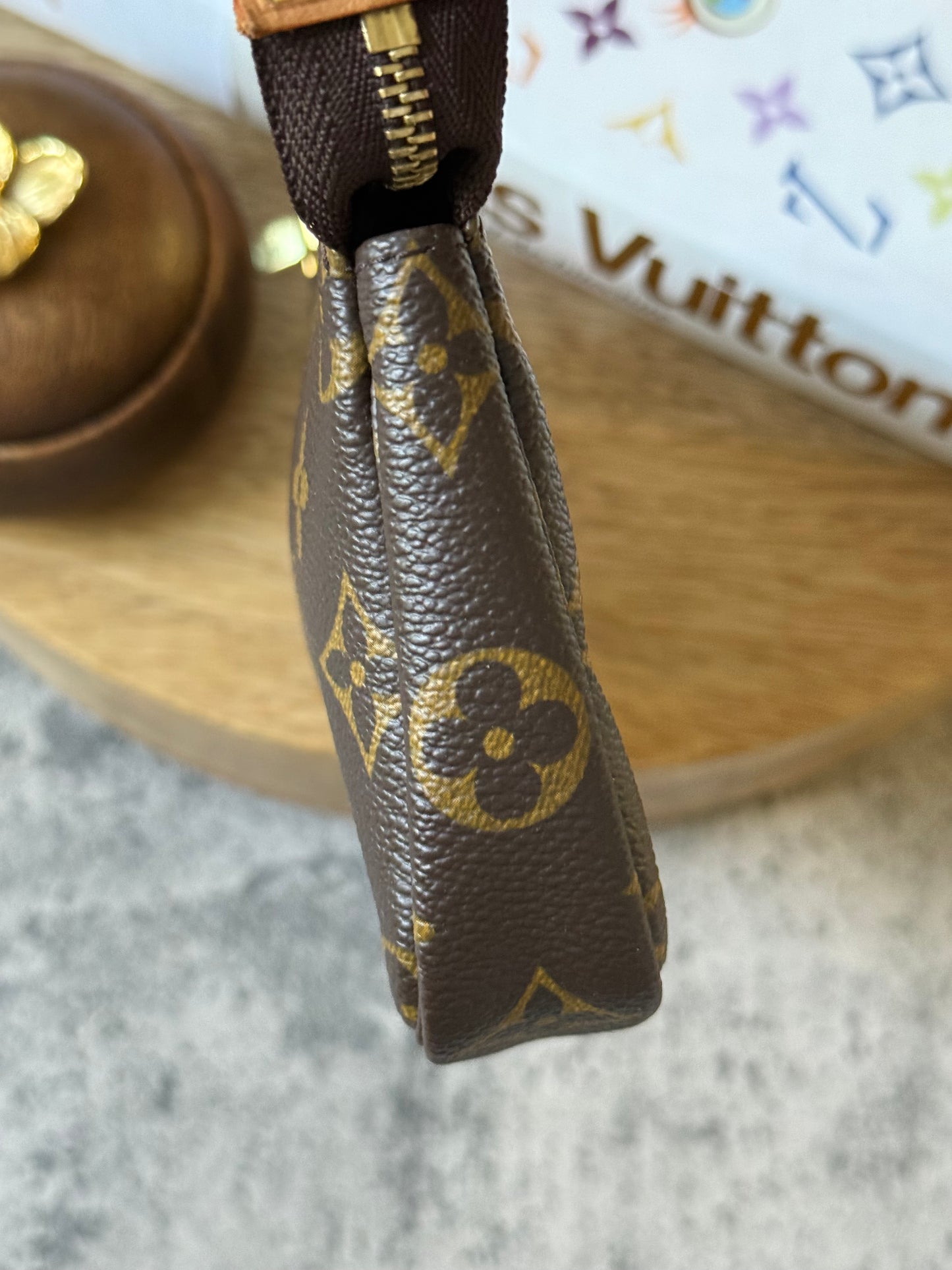 LV Bucket Pochette