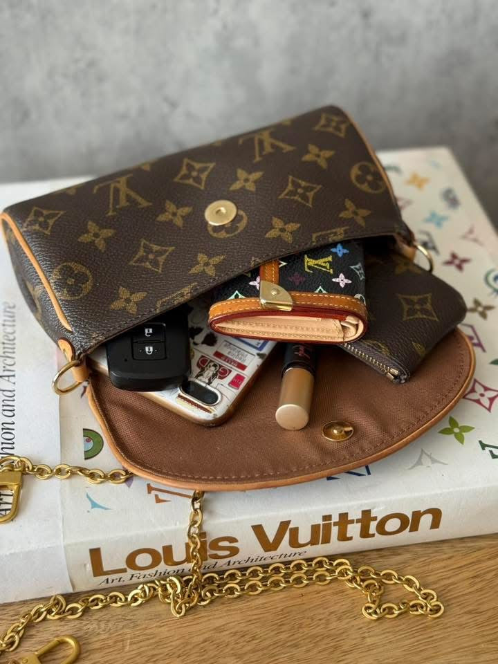 LV Friendly Pochette