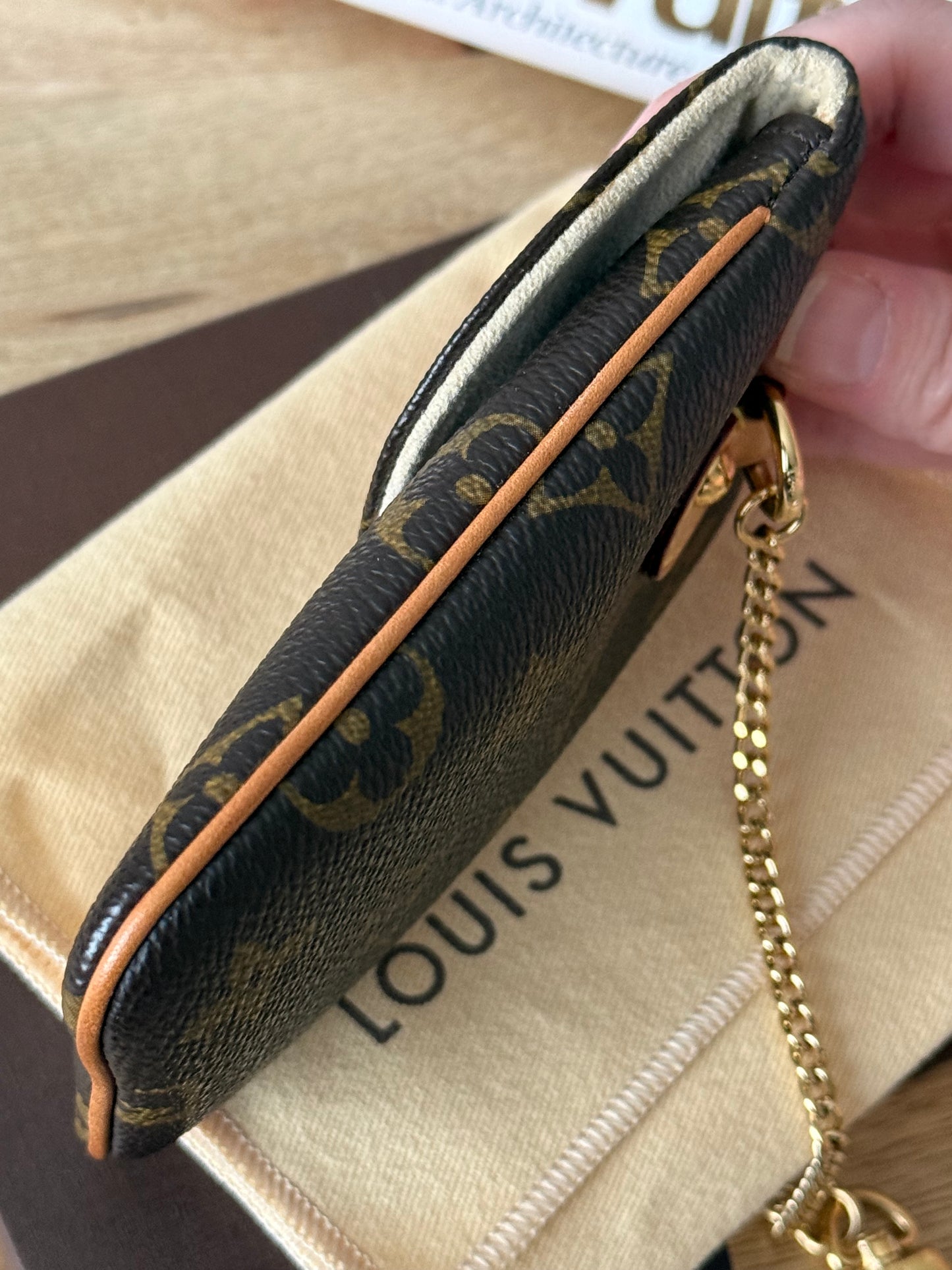 LV Etui MM Phone Case
