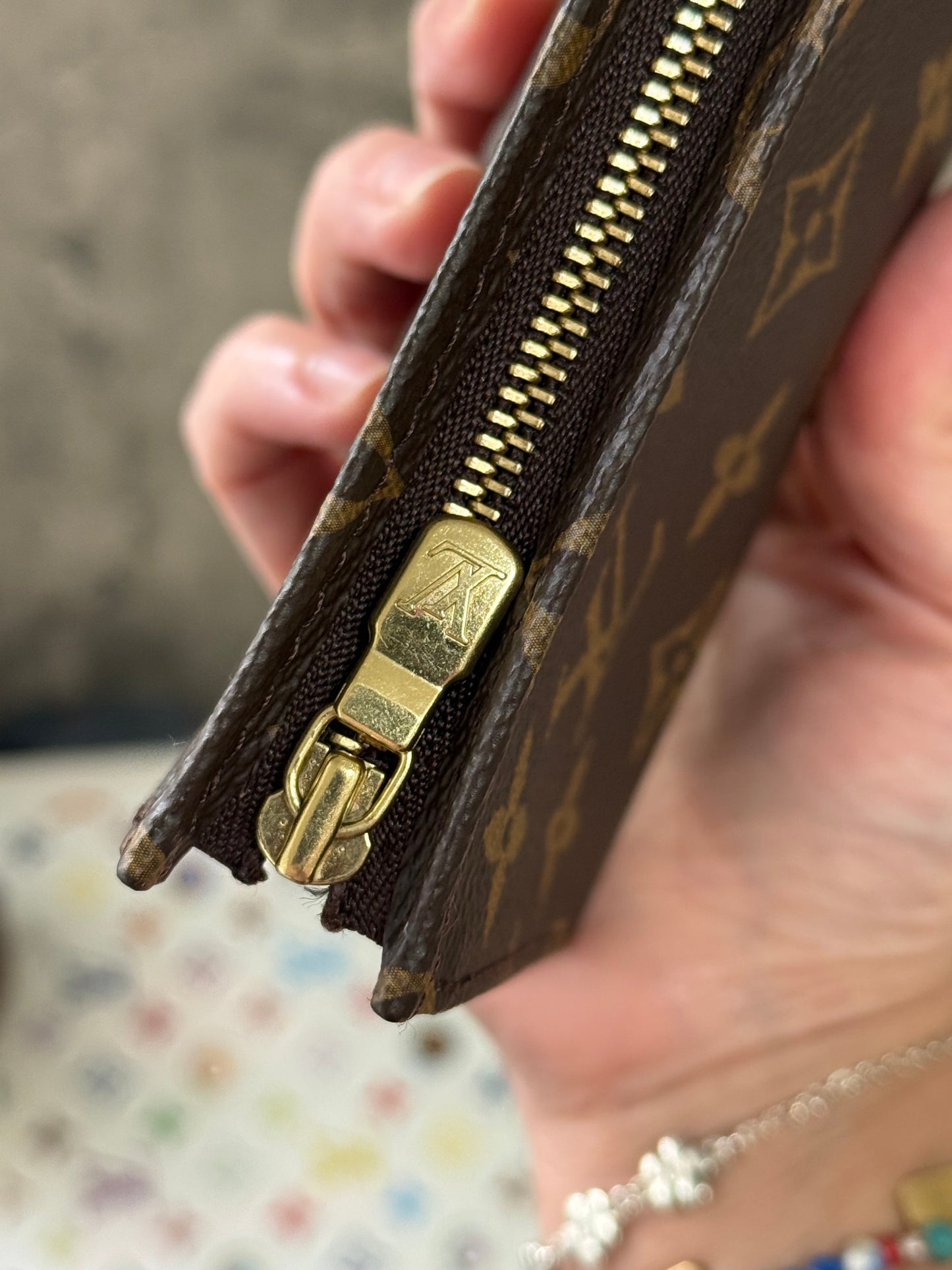 LV Toiletry 15