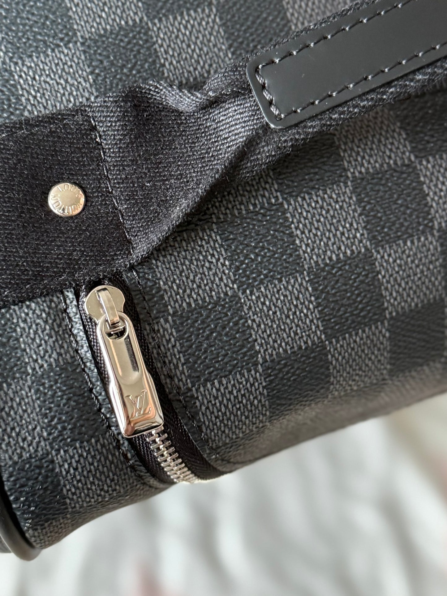 Neo Eole 55 Graphite Rolling bag