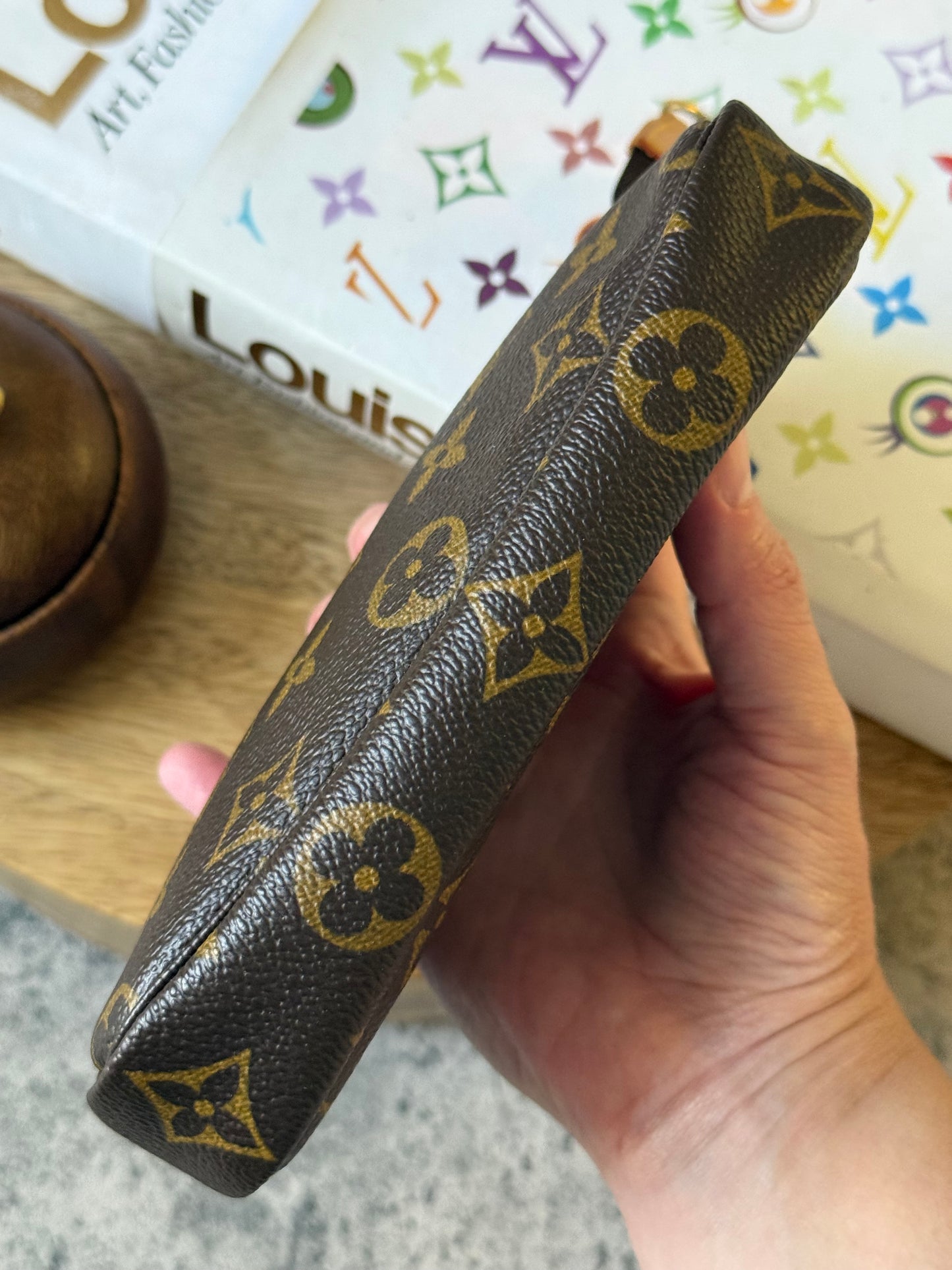 LV Bucket Pochette