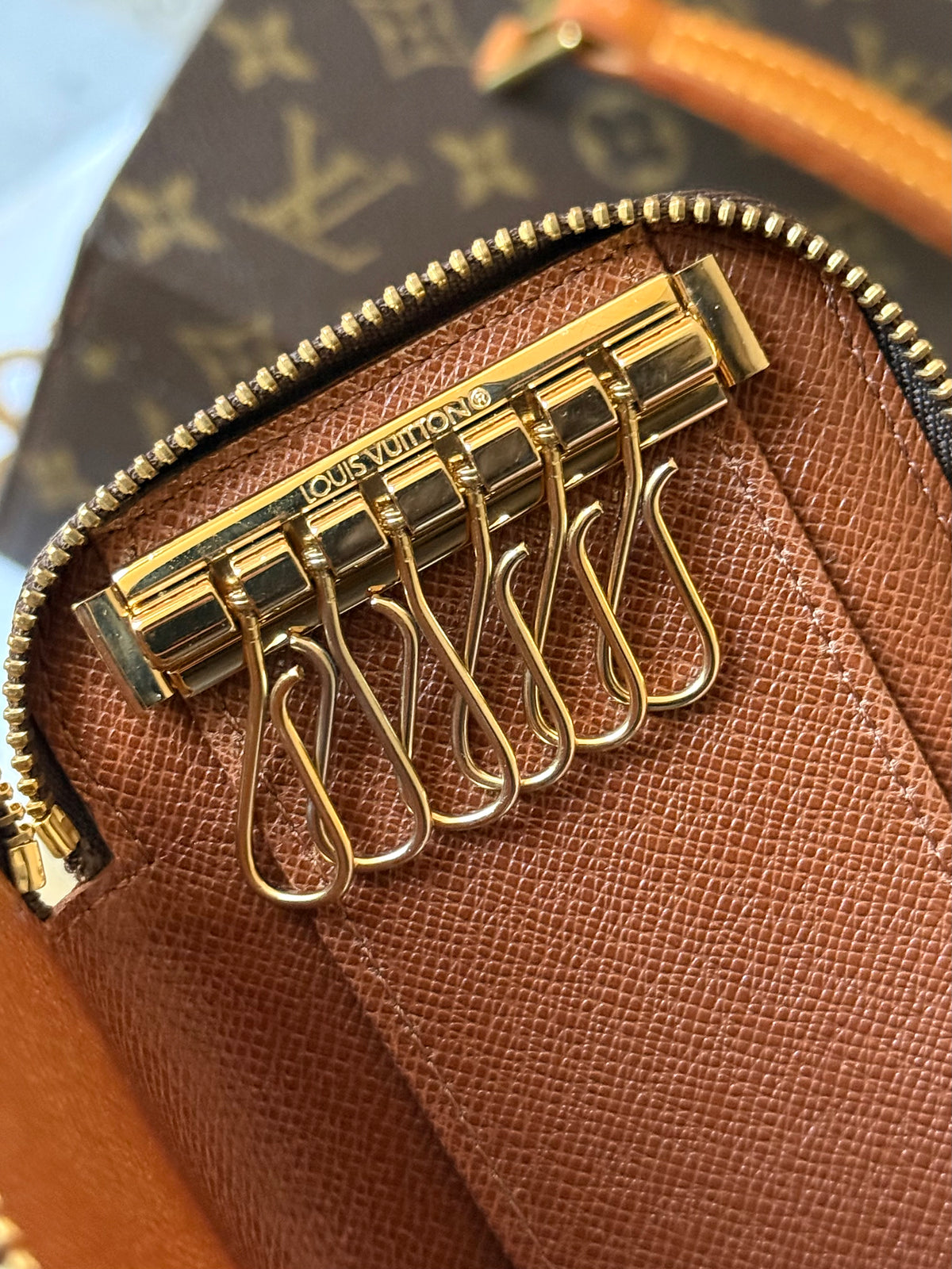LV Zip around 6 Key Pouch