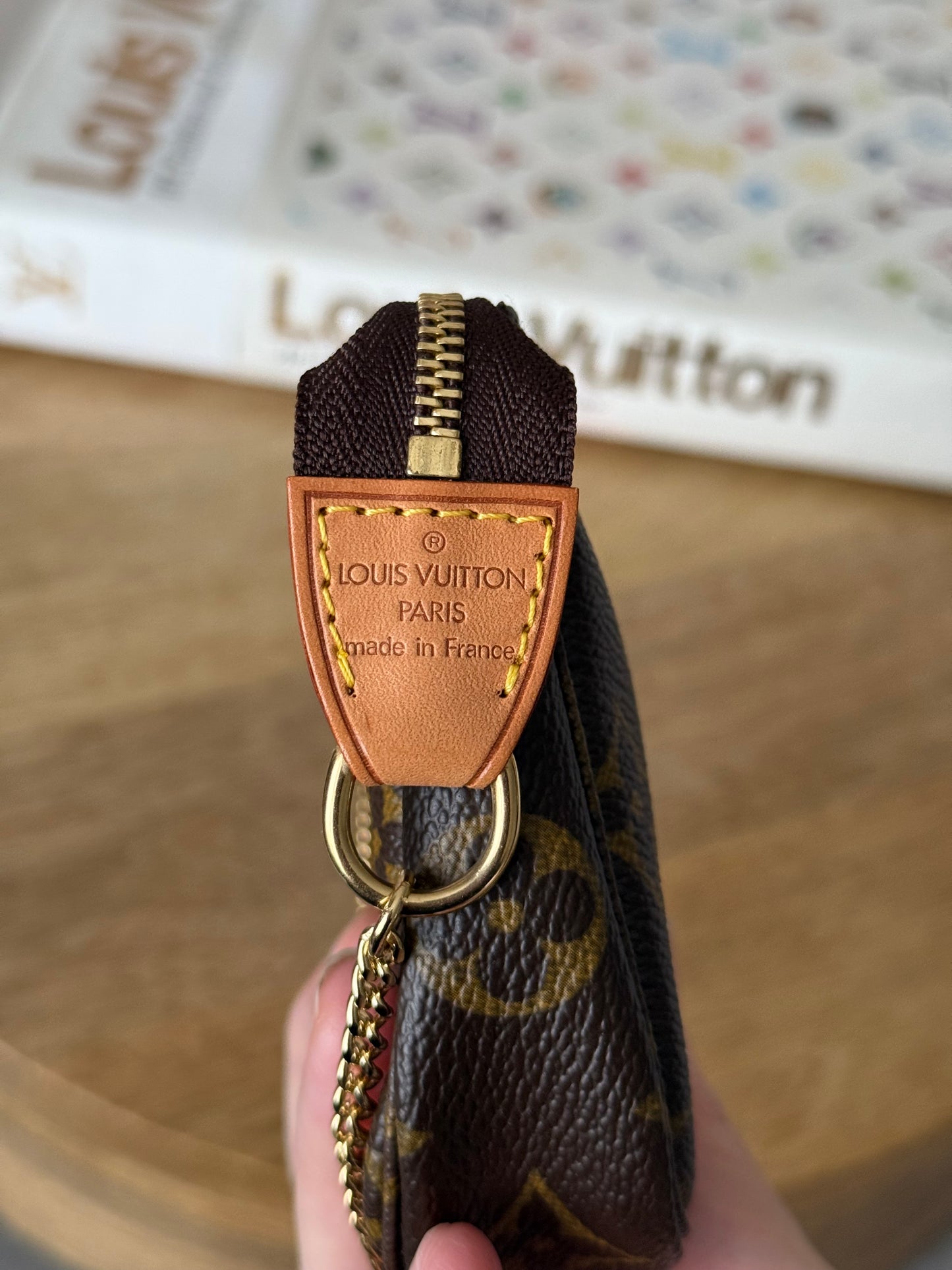 LV Bucket Pochette