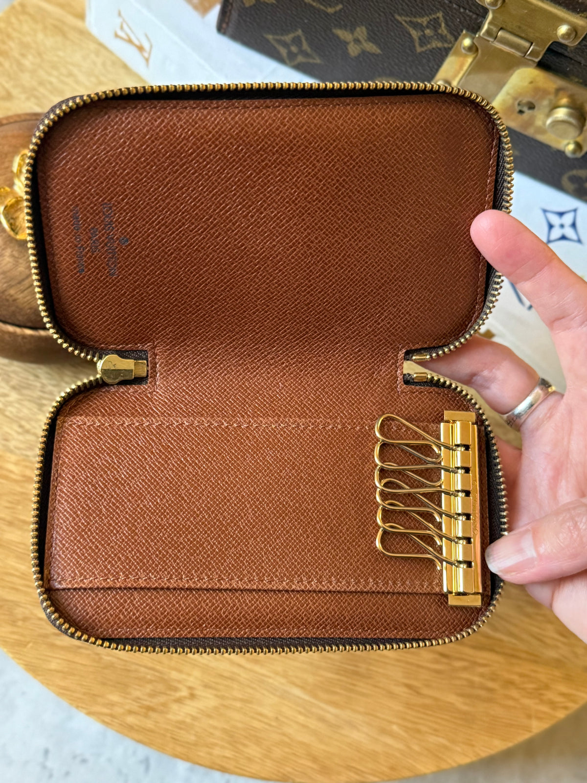 LV Zip around 6 Key Pouch