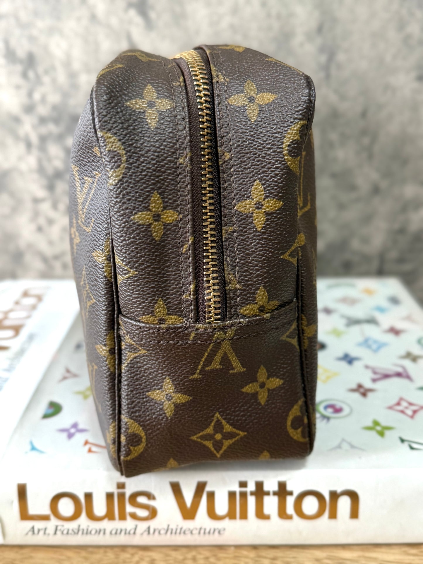 LV Trousse 28