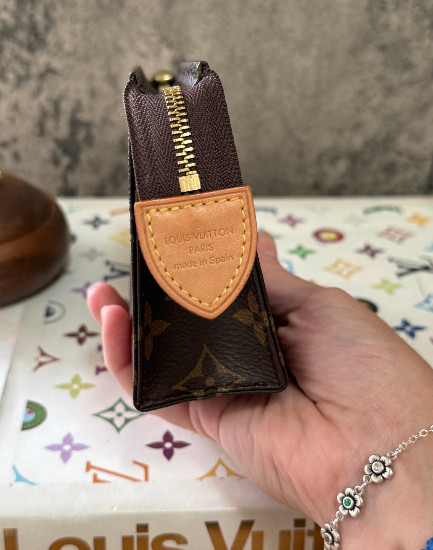 LV Toiletry 15