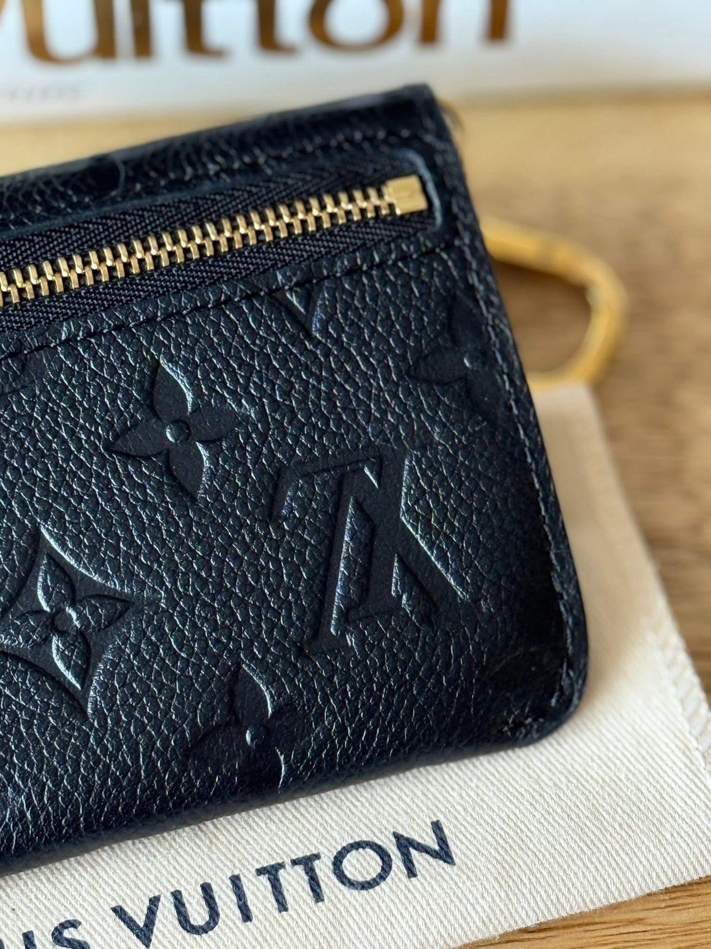 LV Key Pouch Empreinte in Noir