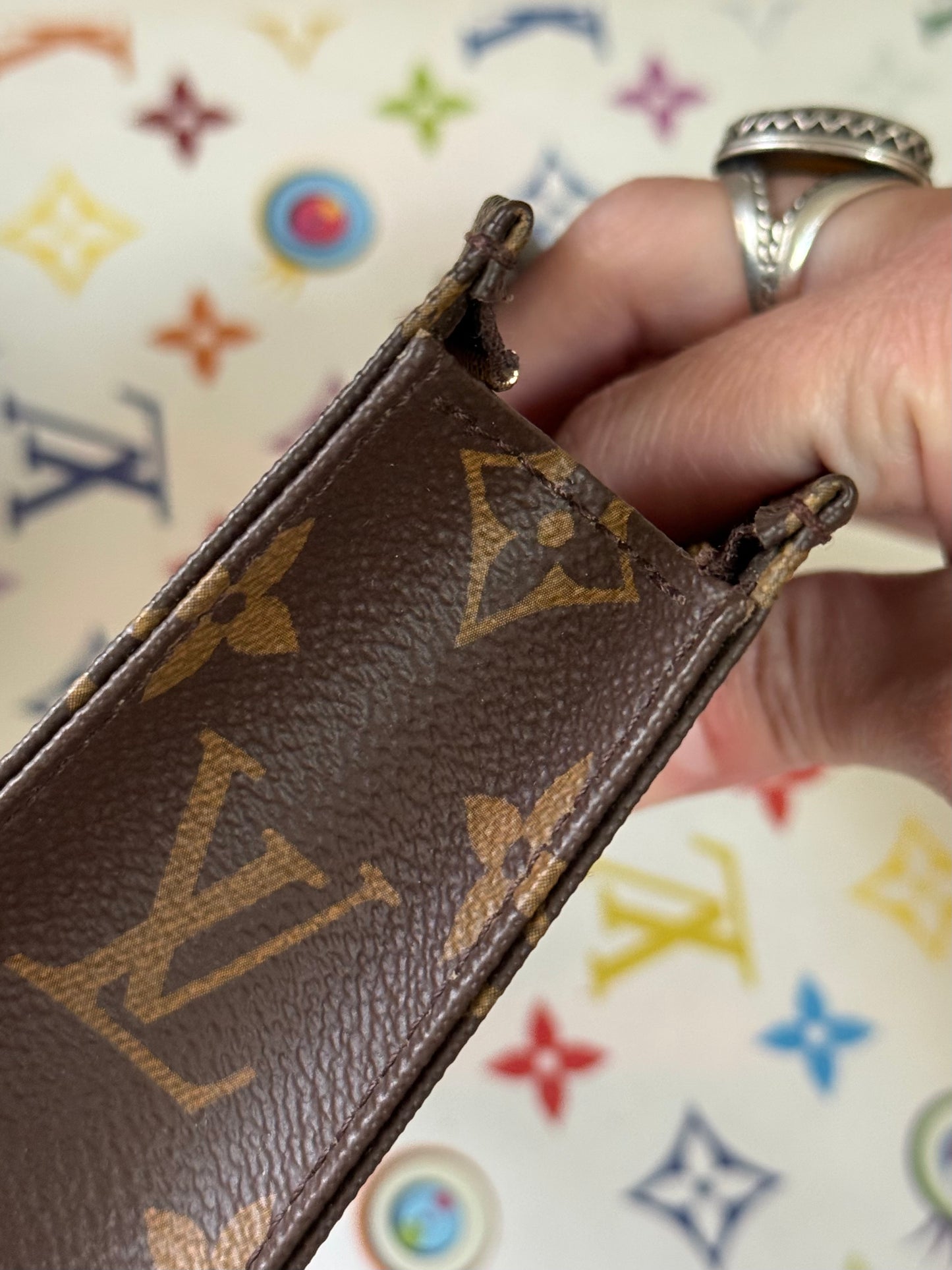 LV Toiletry 15