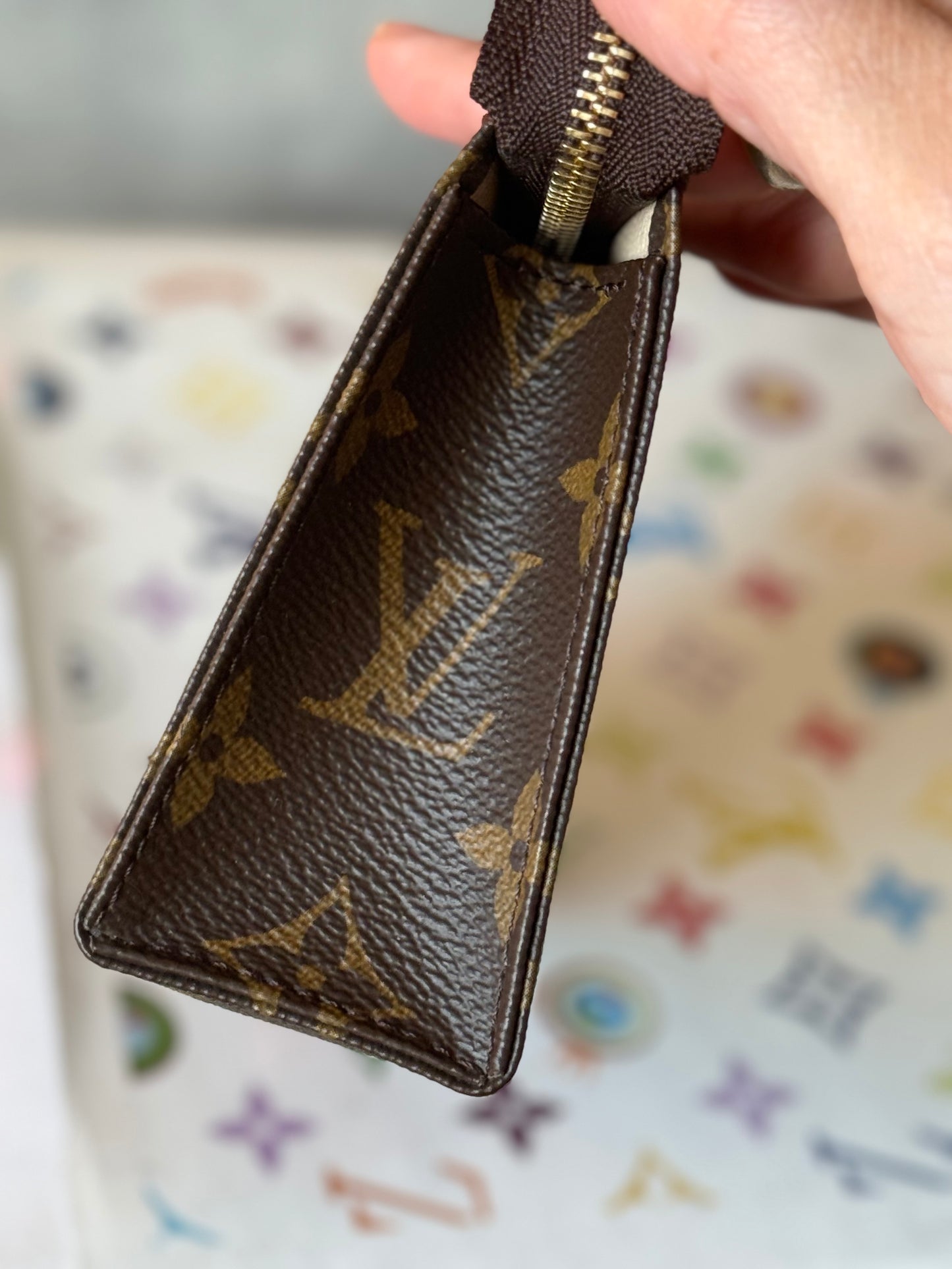 LV Toiletry 15