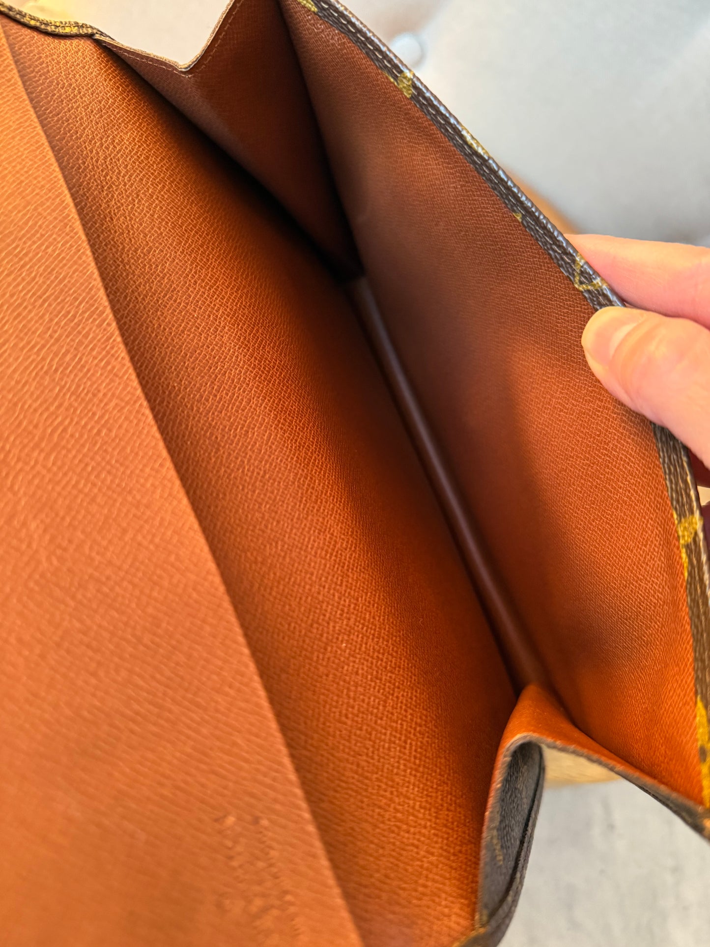 LV Rabat 23 Clutch