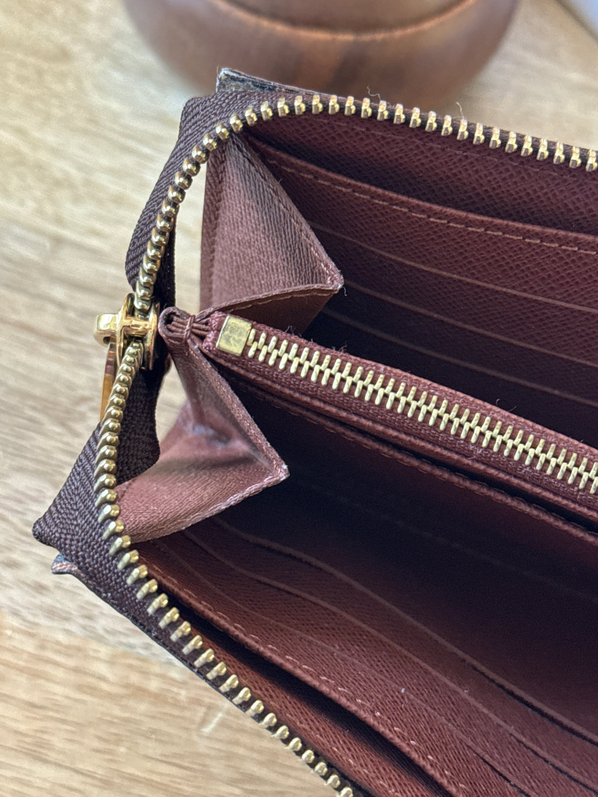 LV Astrid Wallet Clutch