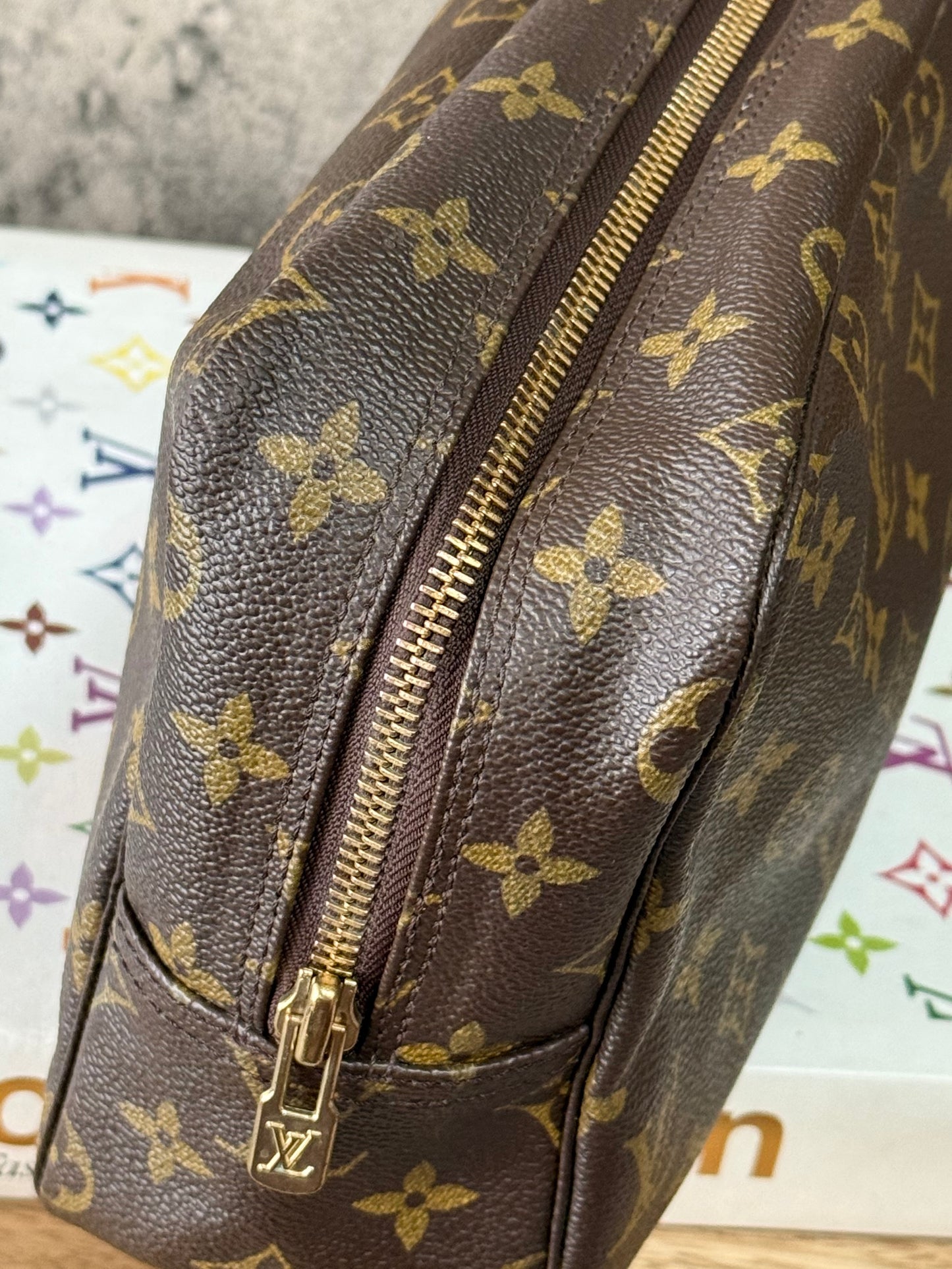 LV Trousse 28