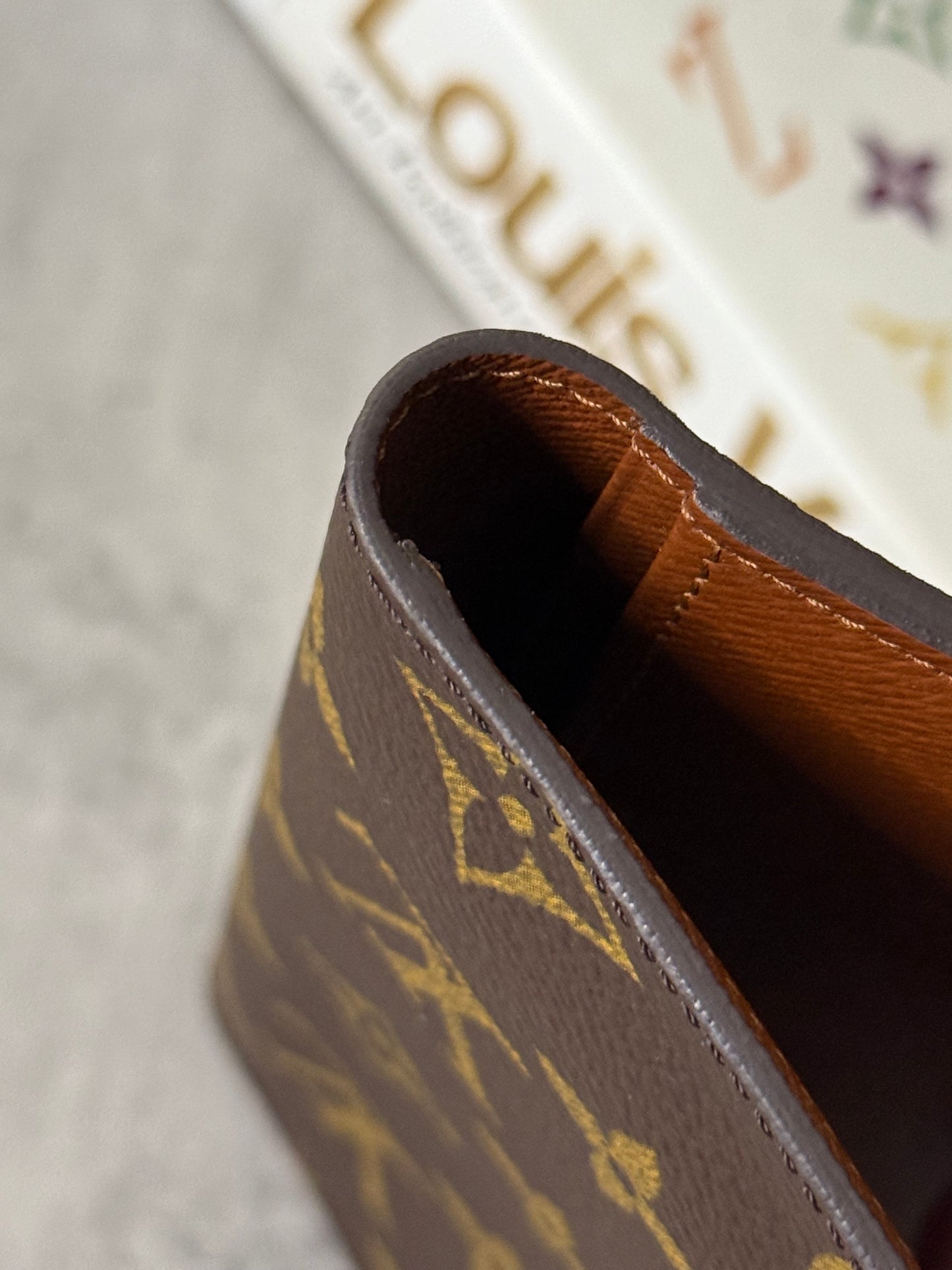 LV CHECKBOOK/WALLET