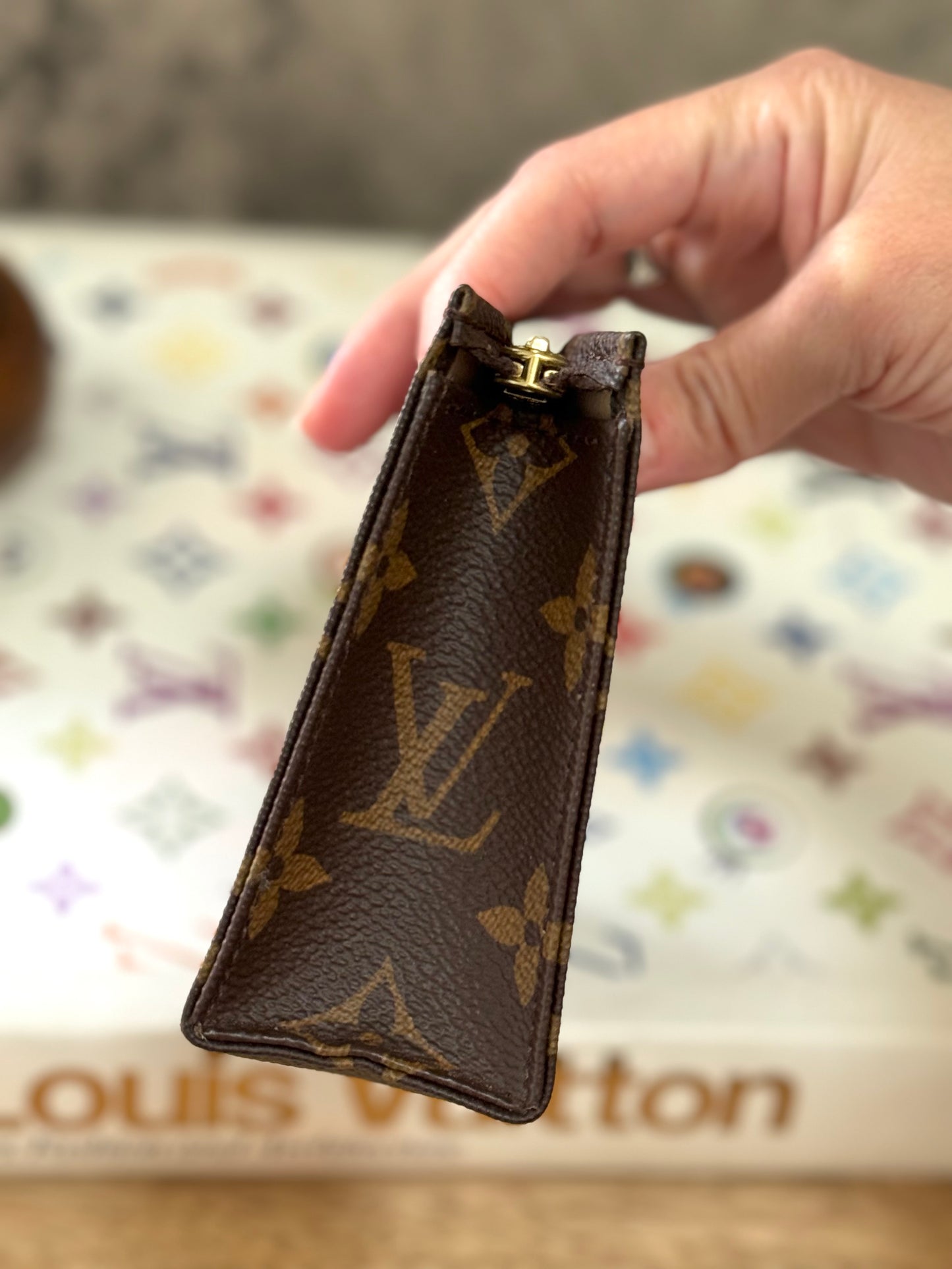 LV Toiletry 15