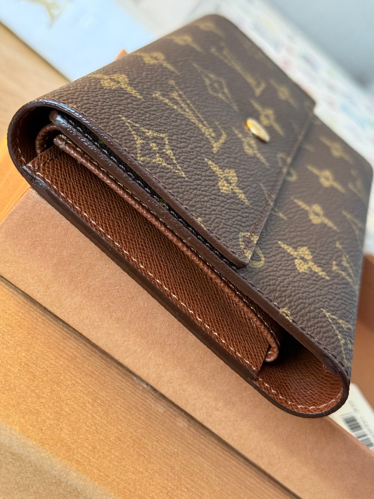 LV International Wallet