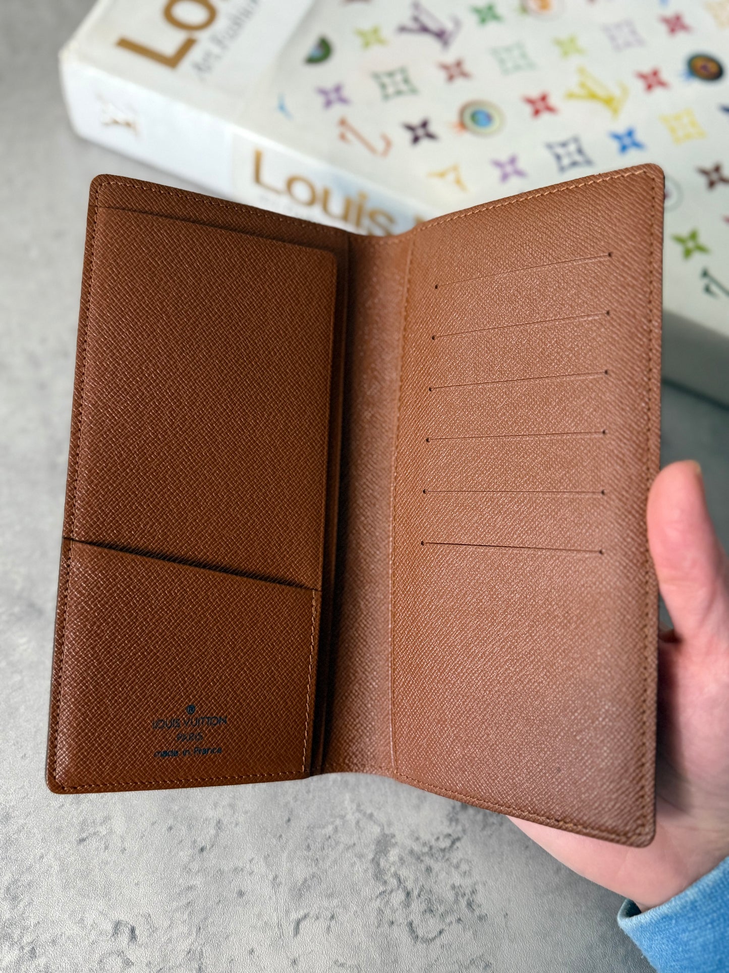 LV CHECKBOOK/WALLET