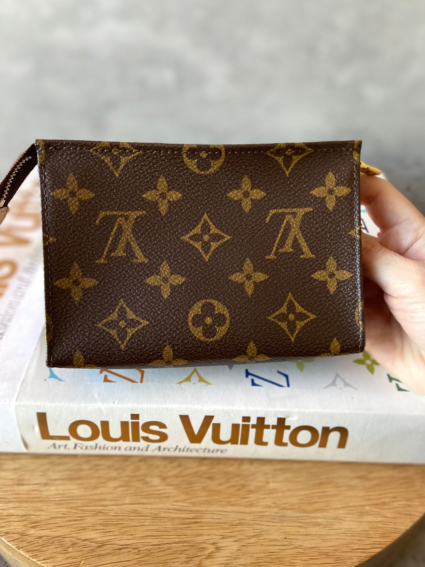 LV Toiletry 15