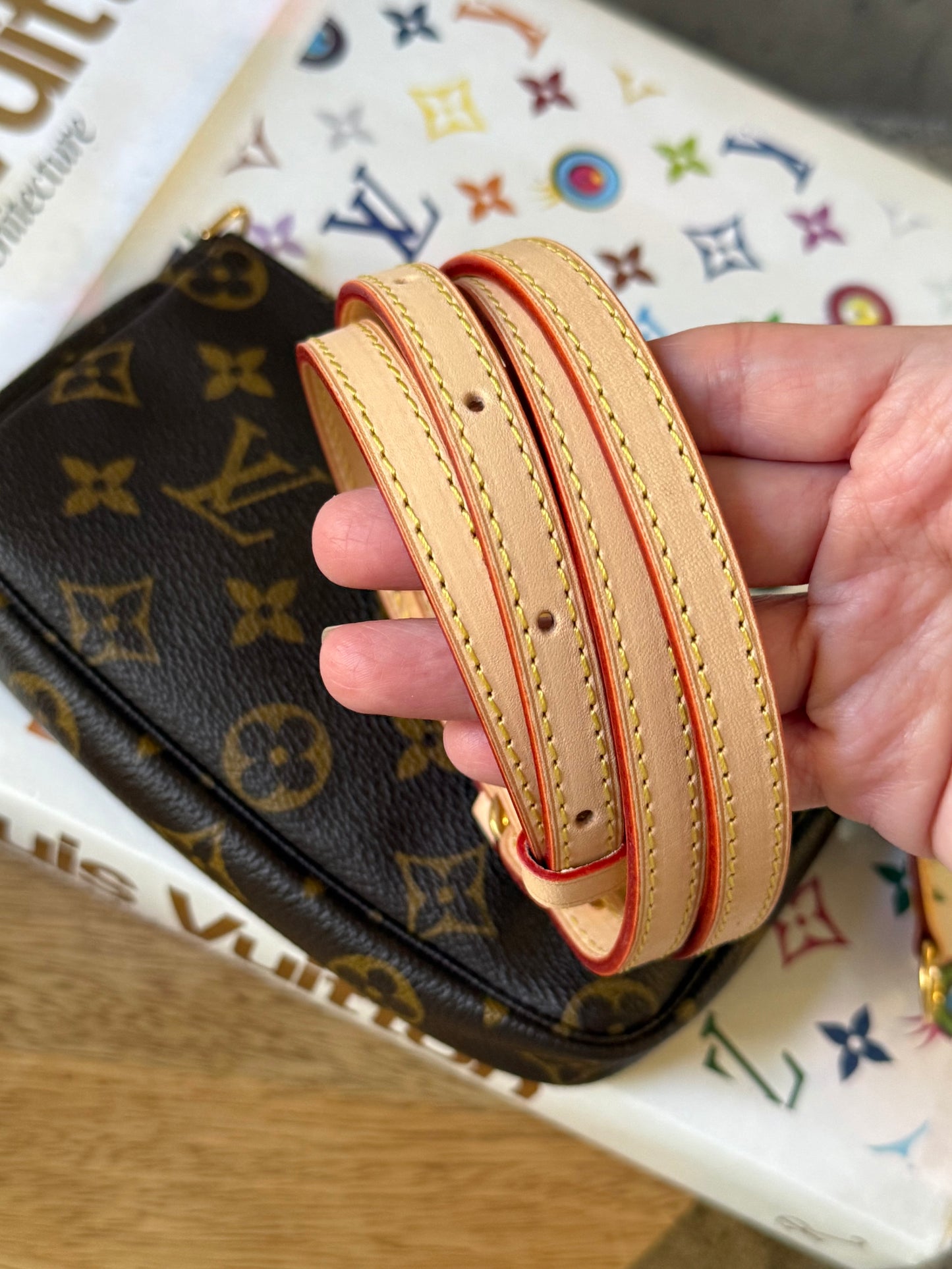 LV Bucket Pochette