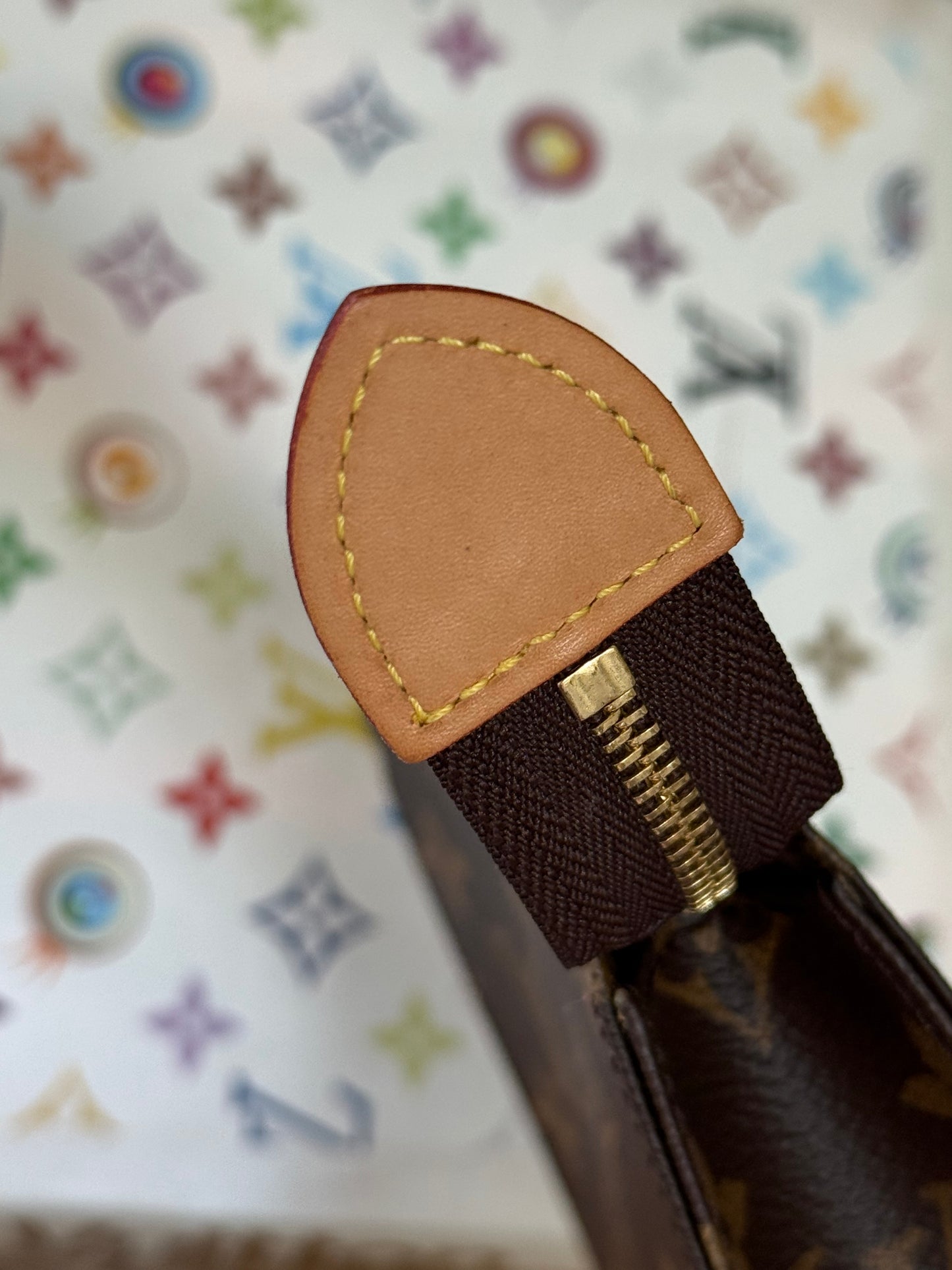 LV Toiletry 15