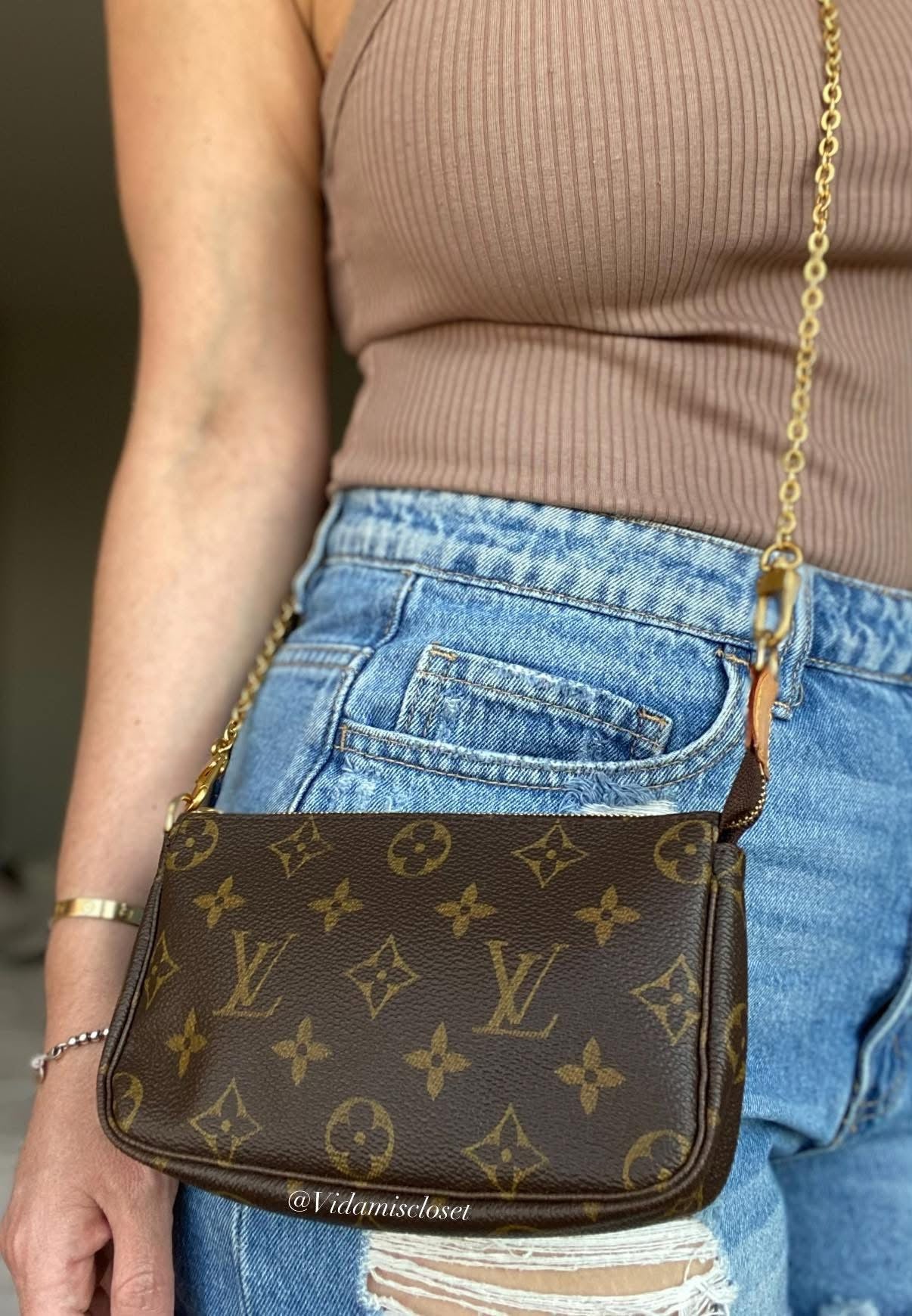 LV Bucket Pochette