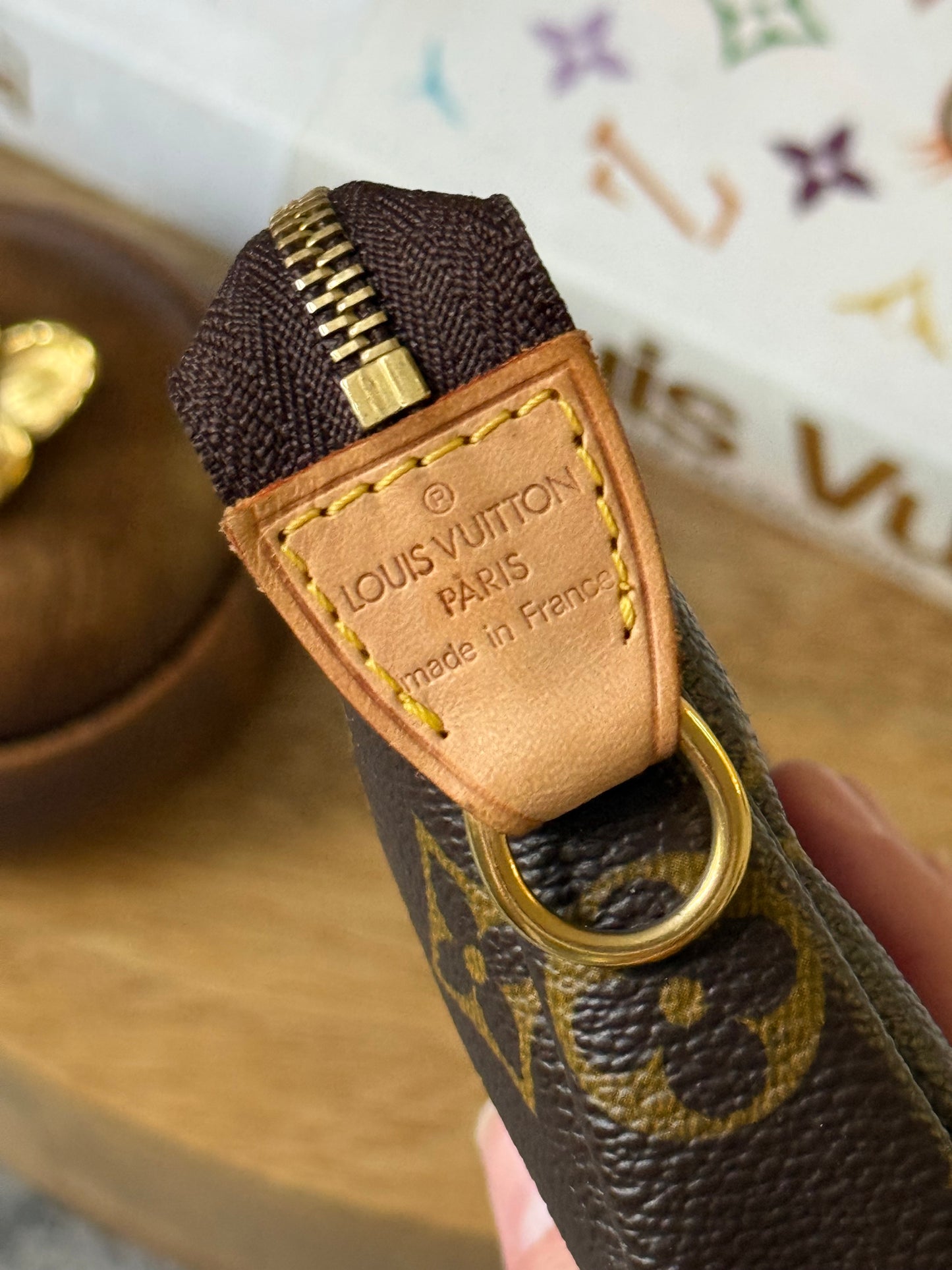 LV Bucket Pochette