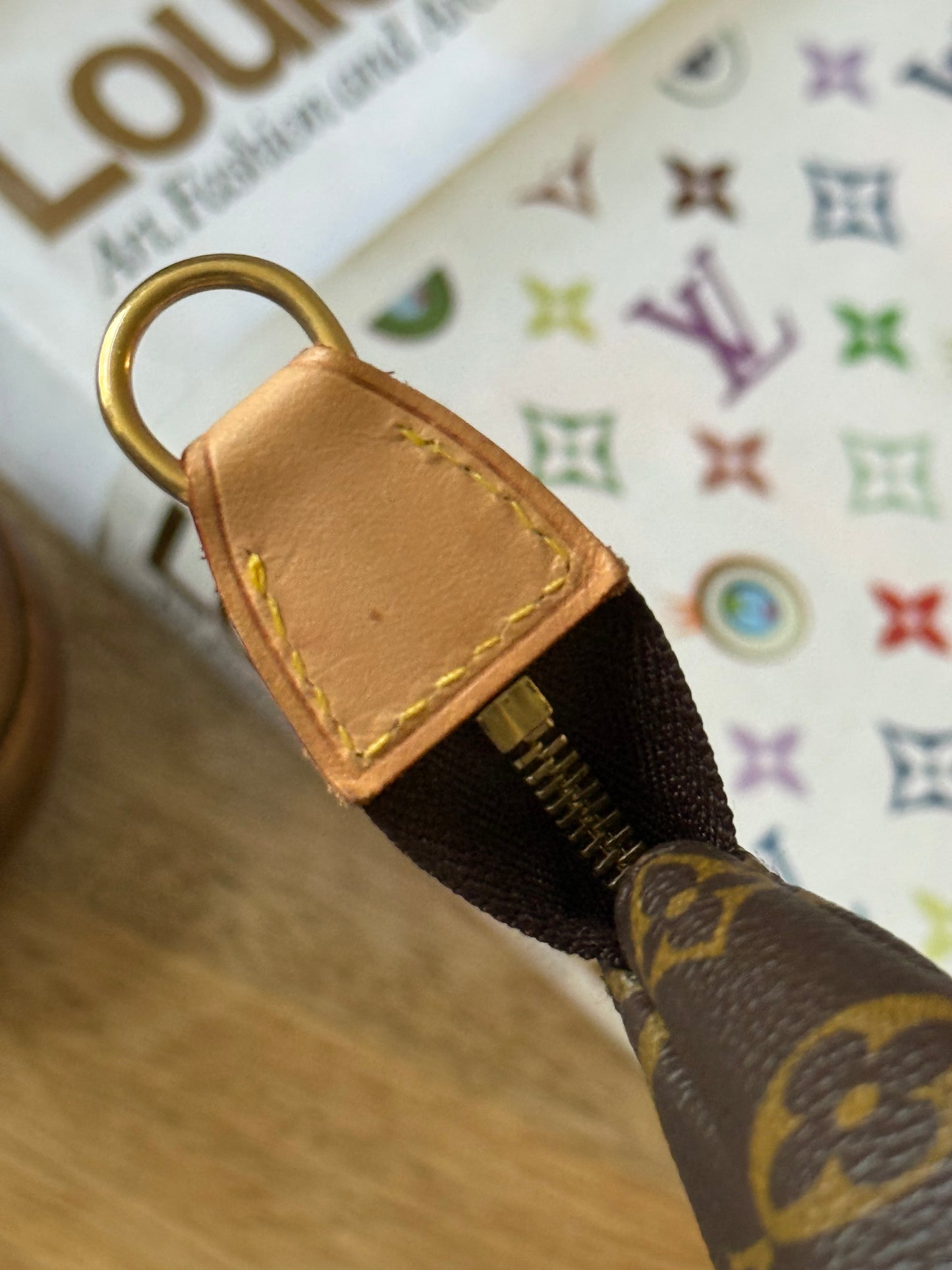 LV Bucket Pochette