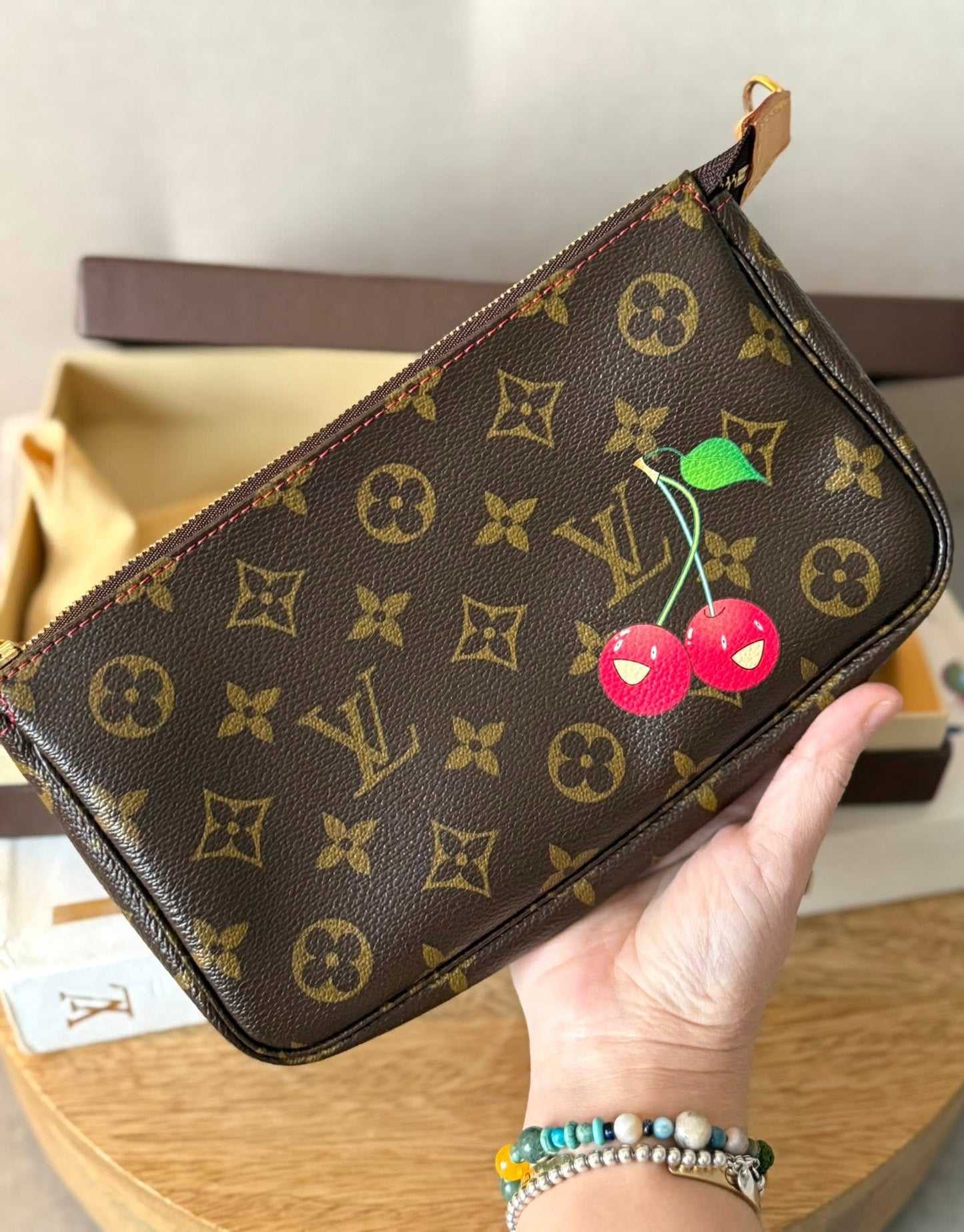 LV Pochette Accesoires Cerise