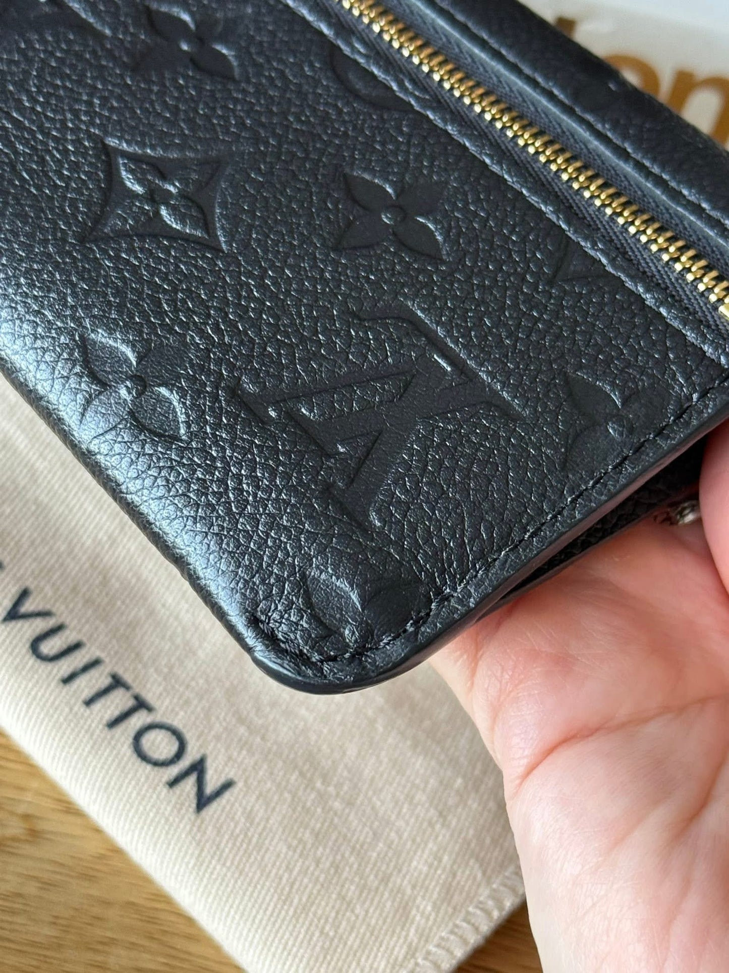 LV Key Pouch Empreinte in Noir