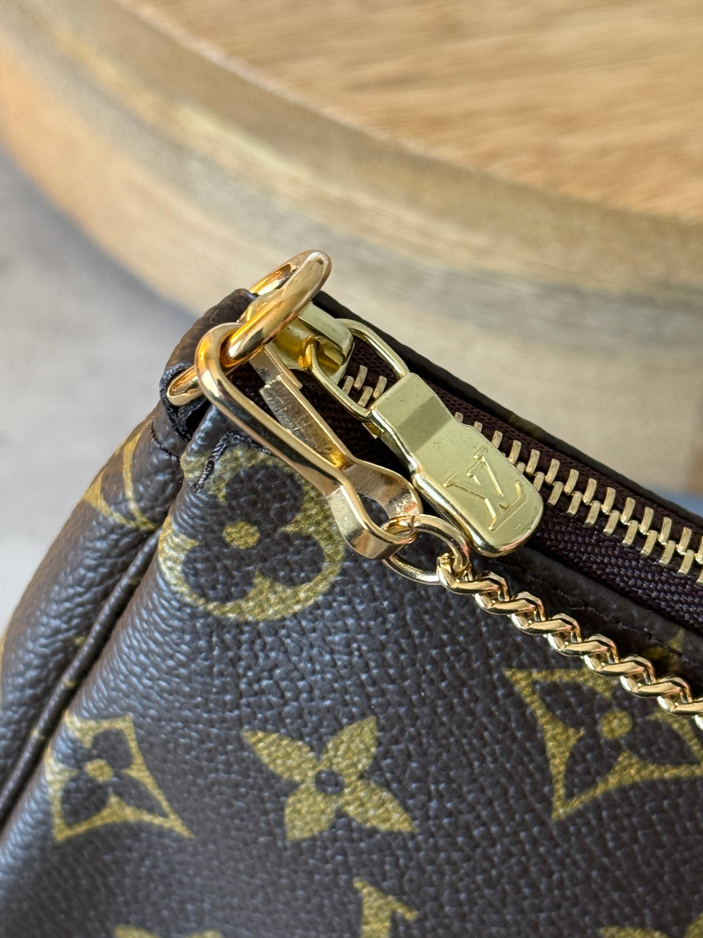 LV Bucket Pochette
