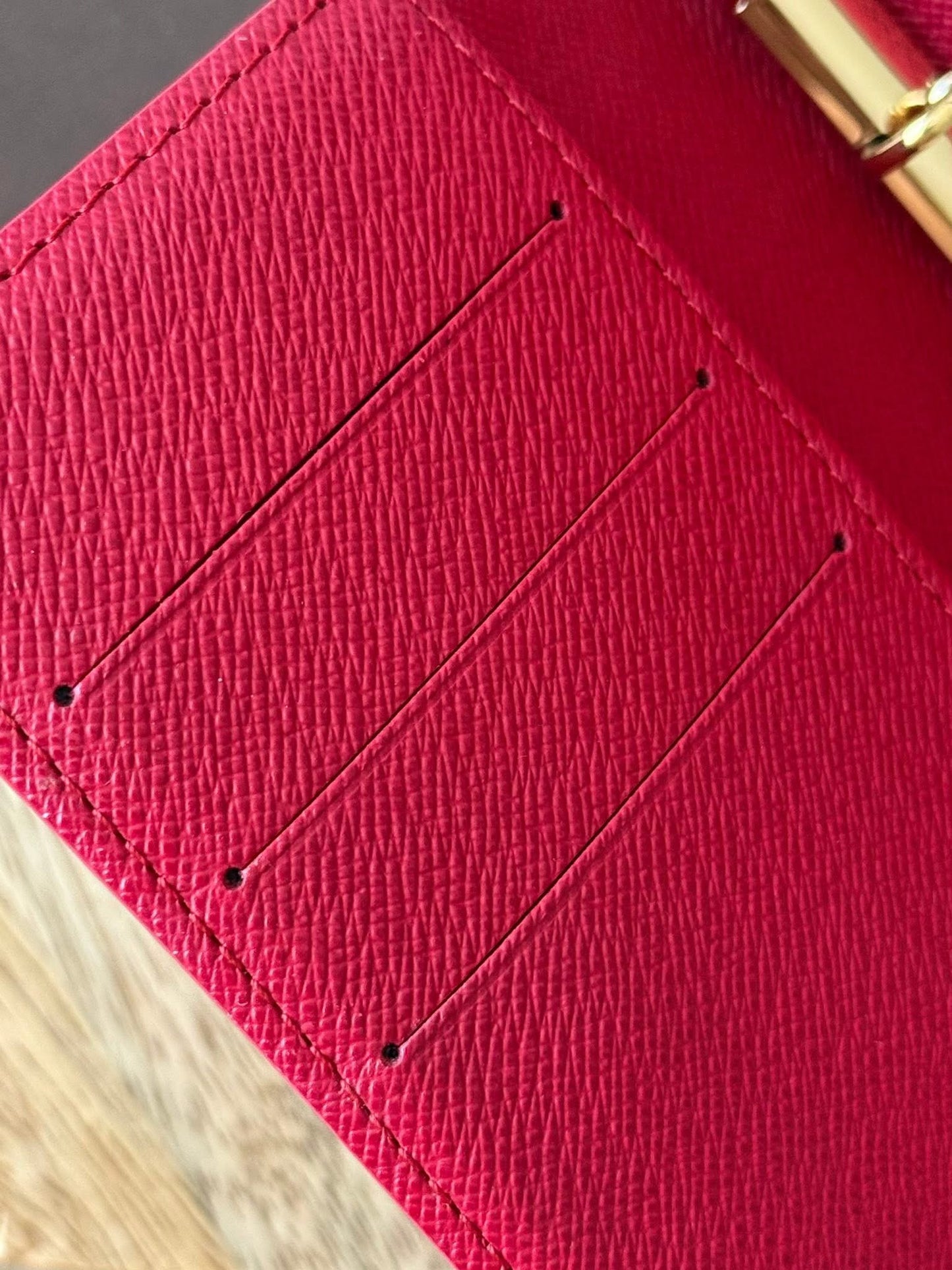 LV Agenda PM Cerise Limited Ed.