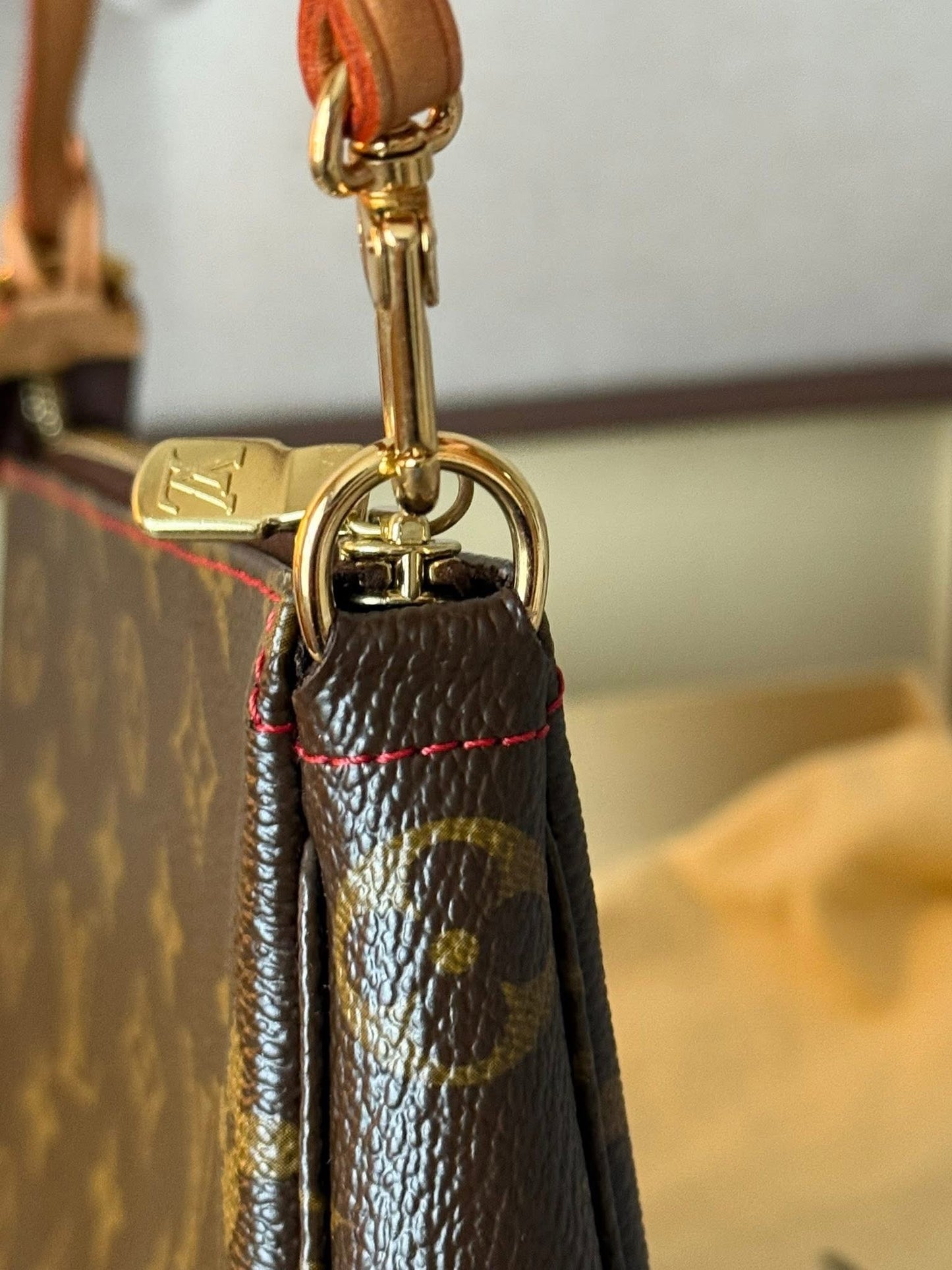LV Pochette Accesoires Cerise